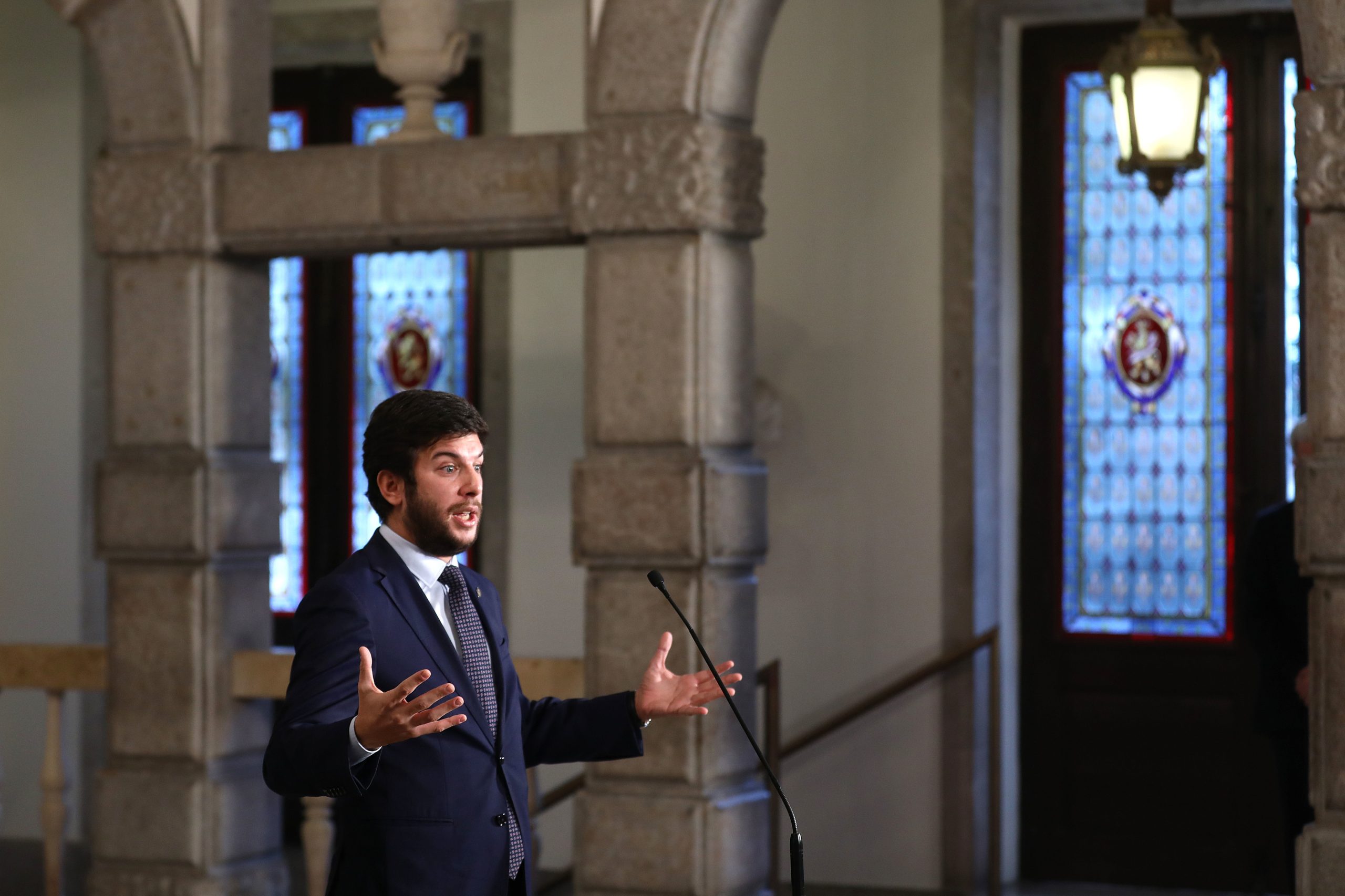 Covid-19: CDS-PP abstém-se na renovação do estado de emergência por desconhecer medidas do Governo