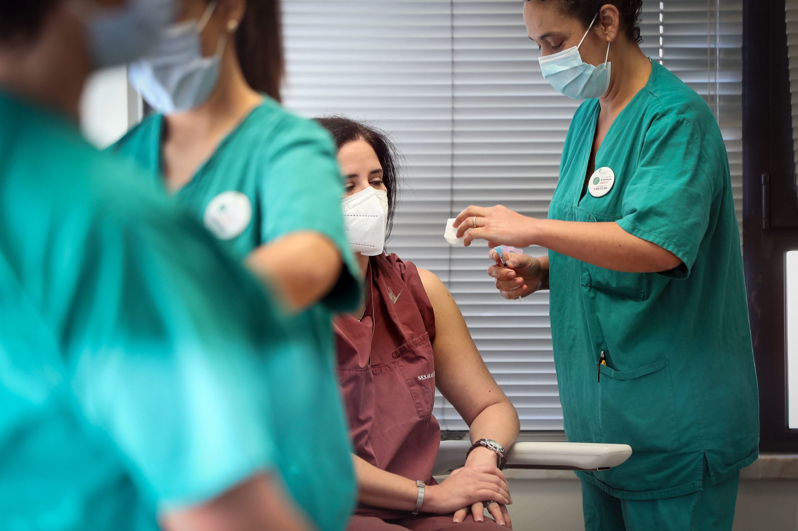 Vacinação arranca para a semana, mas centros de saúde ainda não sabem como vacinar os utentes sem médico de família