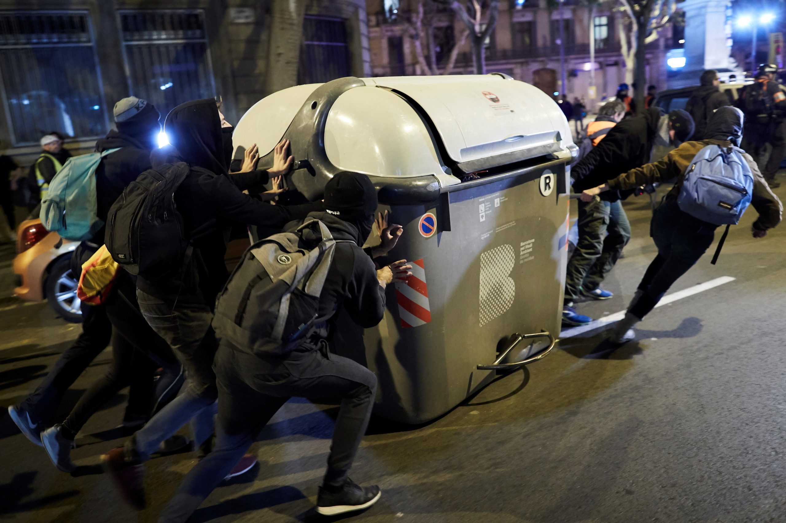 Eleições em Espanha: Líder dos socialistas catalães repudia incidentes em Barcelona