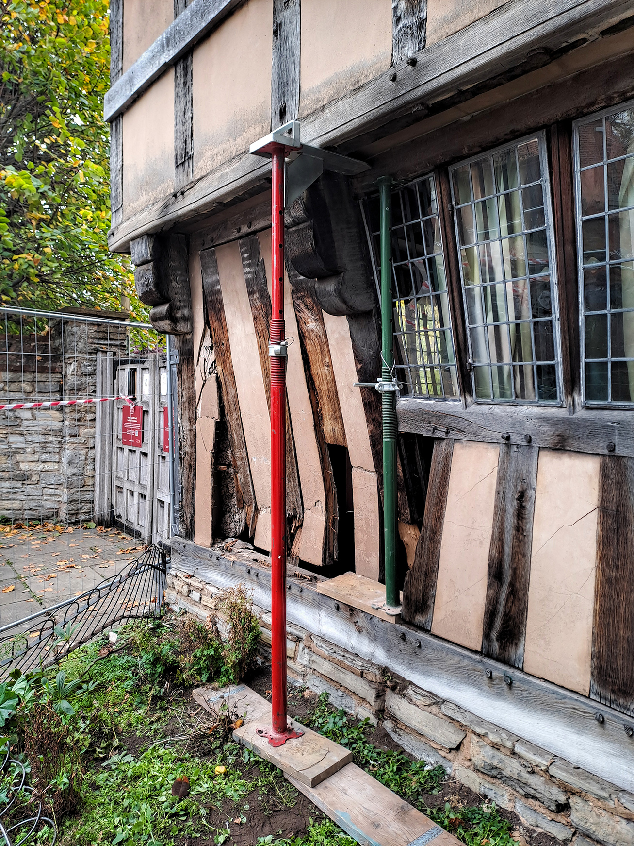 Casa da família de Shakespeare danificada por carro