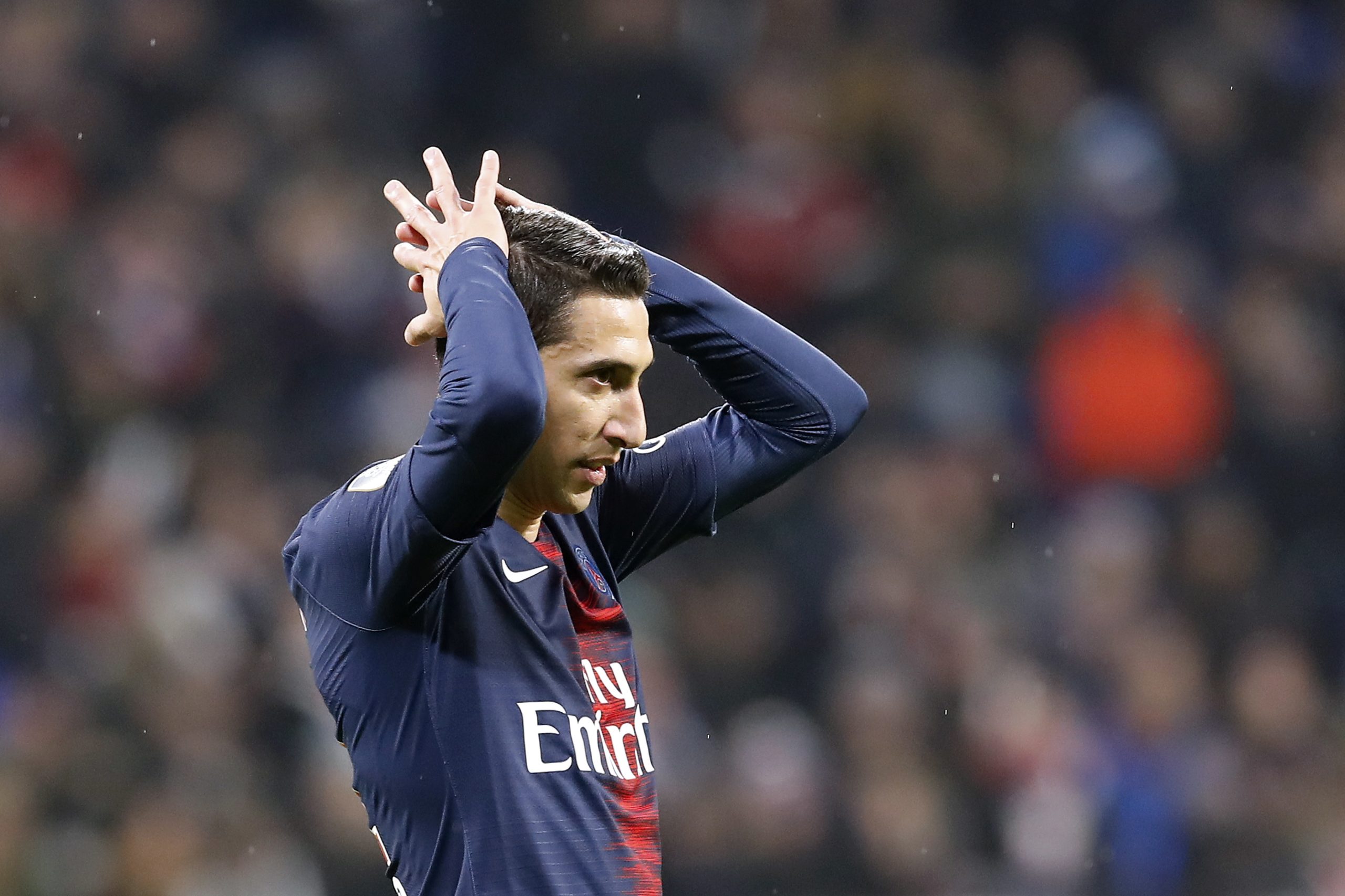 Garrafa de cerveja contra Di María dá processo disciplinar ao Manchester United