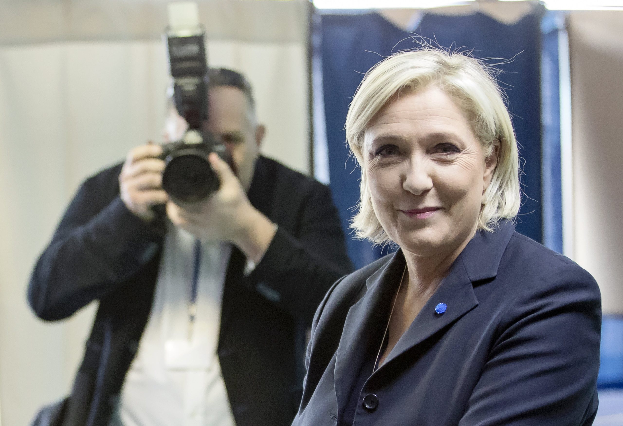 França: Primeiras sondagens colocam Macron e Le Pen na segunda volta