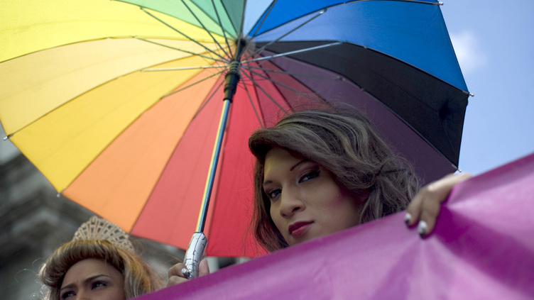 Manifestantes pedem em Lisboa ação contra perseguição a ‘gays’ na Tchetchénia
