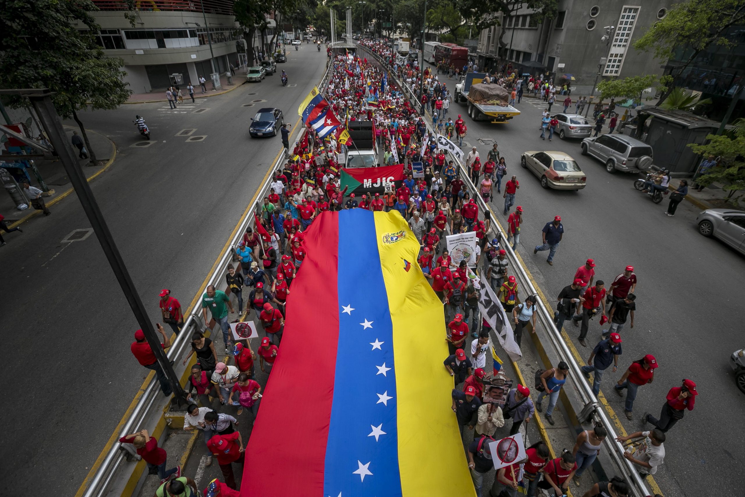Governo da Madeira critica falta de apoio do Estado a milhares de regressados da Venezuela