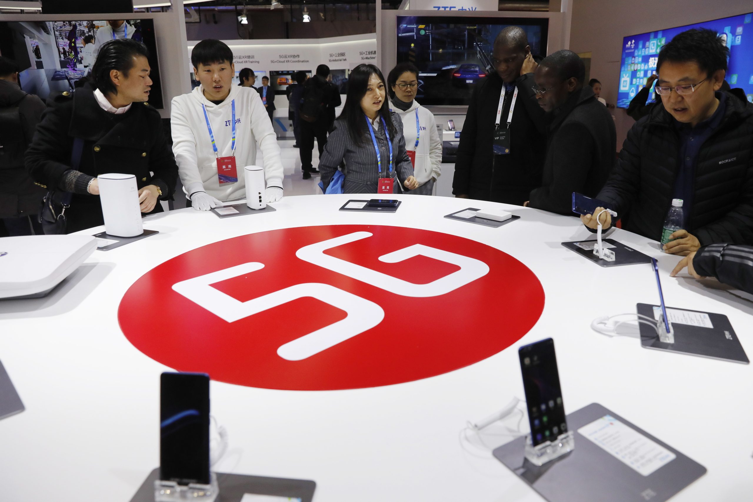 O que é que o coronavírus tem a ver com o 5G? Para já ainda nada, mas pode provocar atrasos