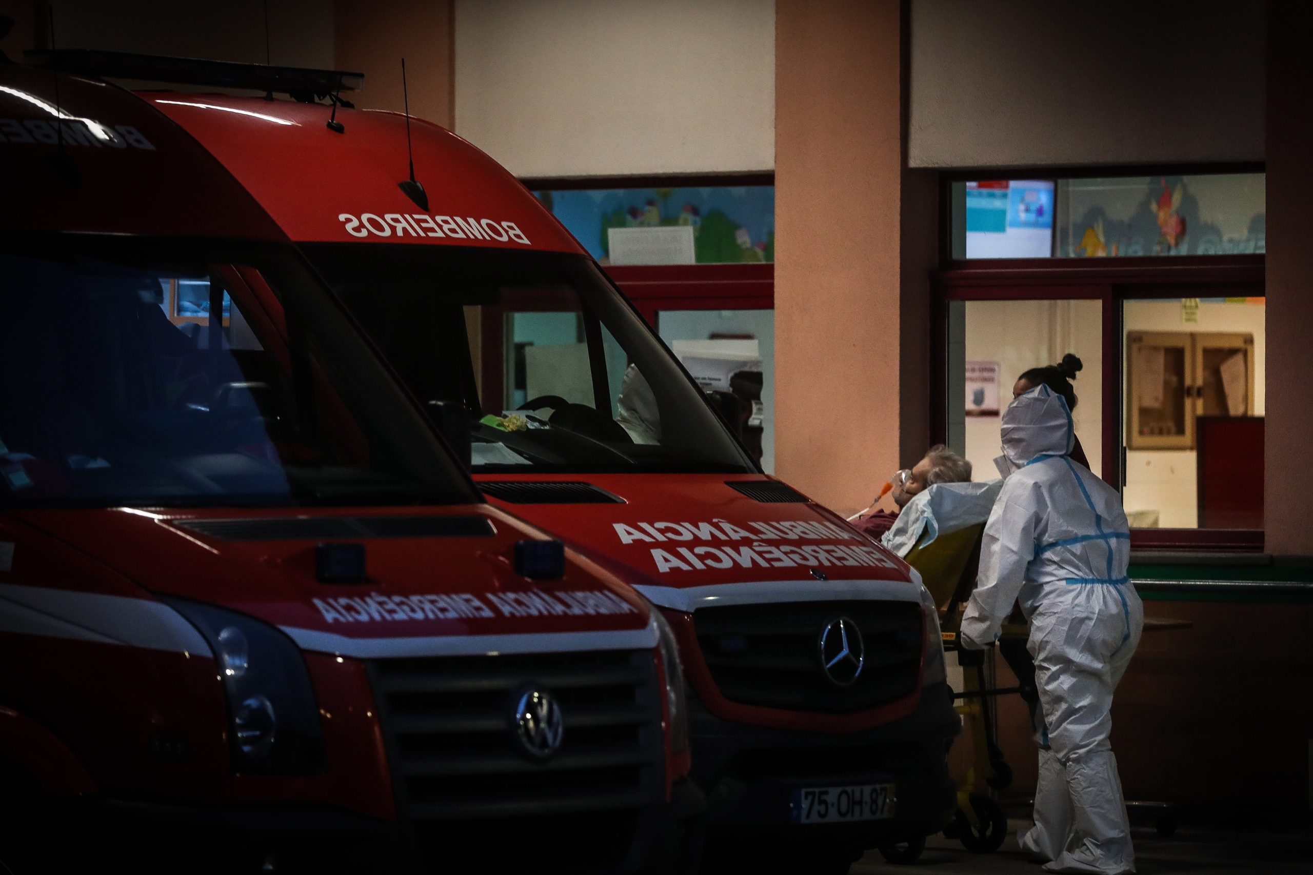 Amadora-Sintra continua sem receber doentes respiratórios em ambulâncias até às 08:00 de quinta-feira