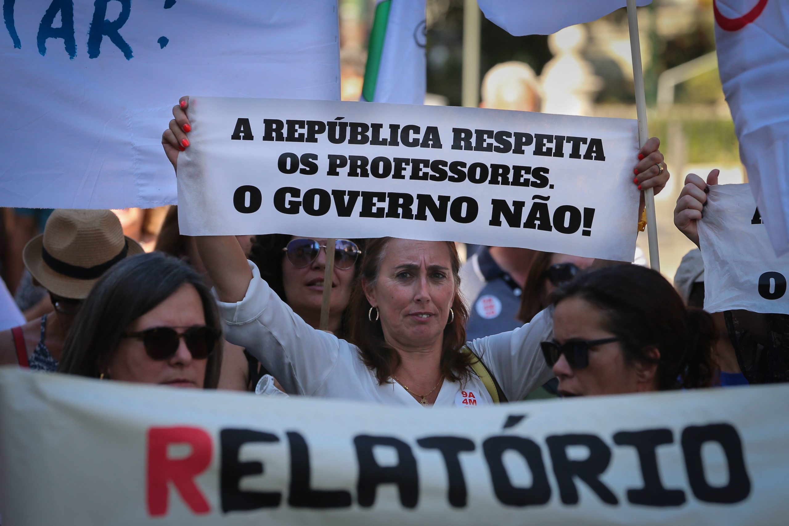 Professores com esperança que parlamento obrigue a contar todo o tempo de serviço