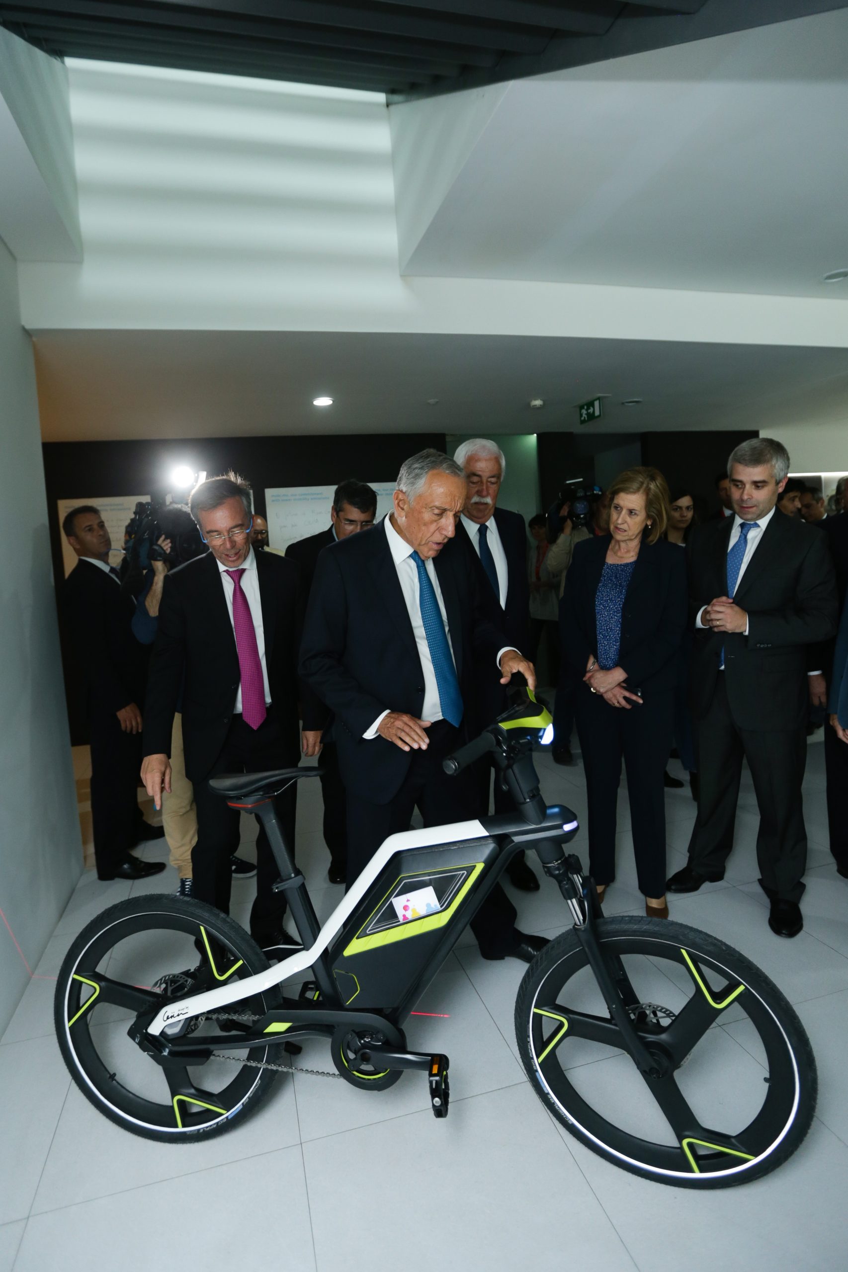 “Ir para os pastéis será fácil. O problema é subir a Ajuda”. A nova ‘bicla’ elétrica de Marcelo é 100% nacional