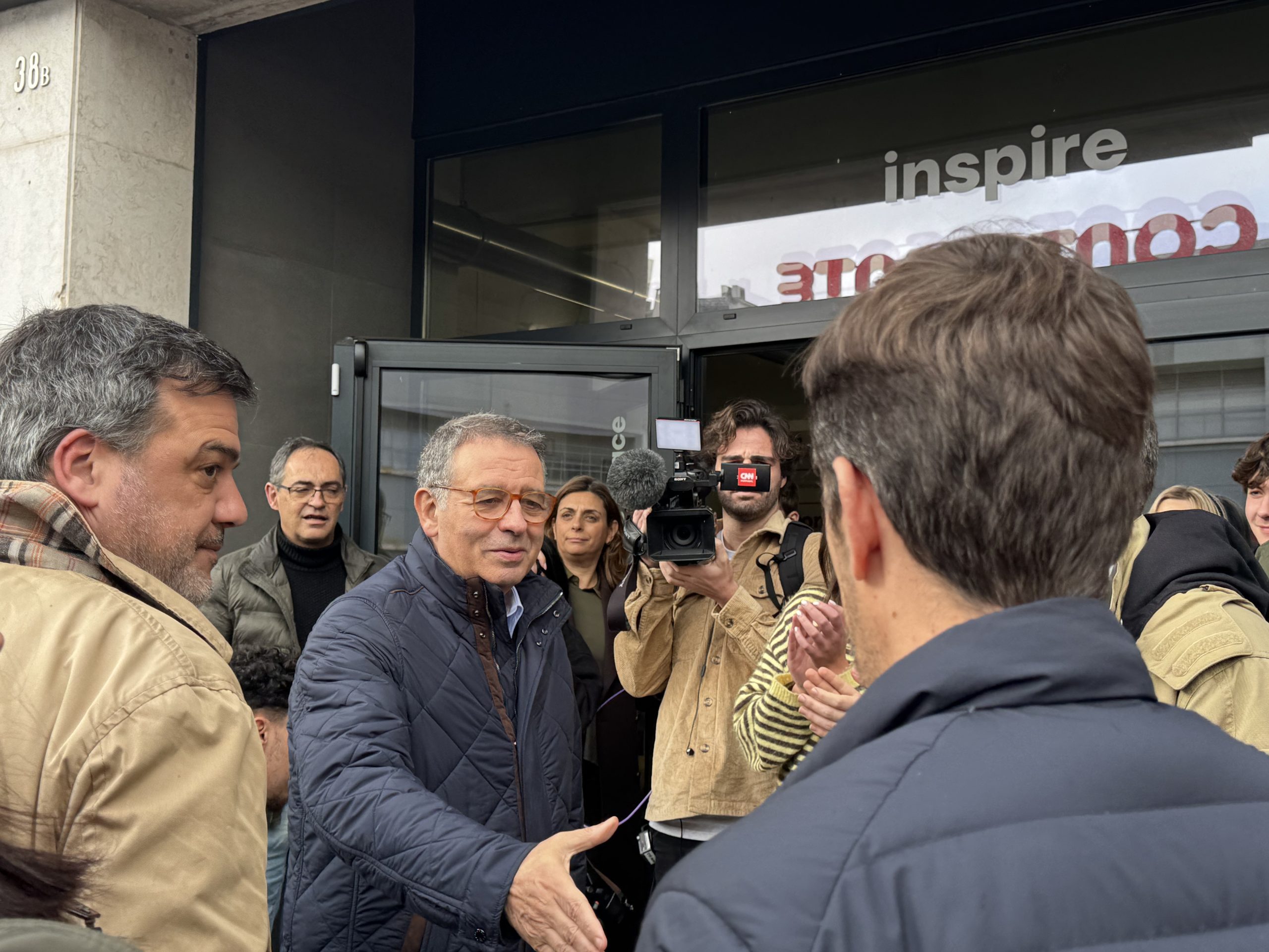 António José Seguro aposta na tecnologia e nos jovens numa tarde de campanha em Lisboa