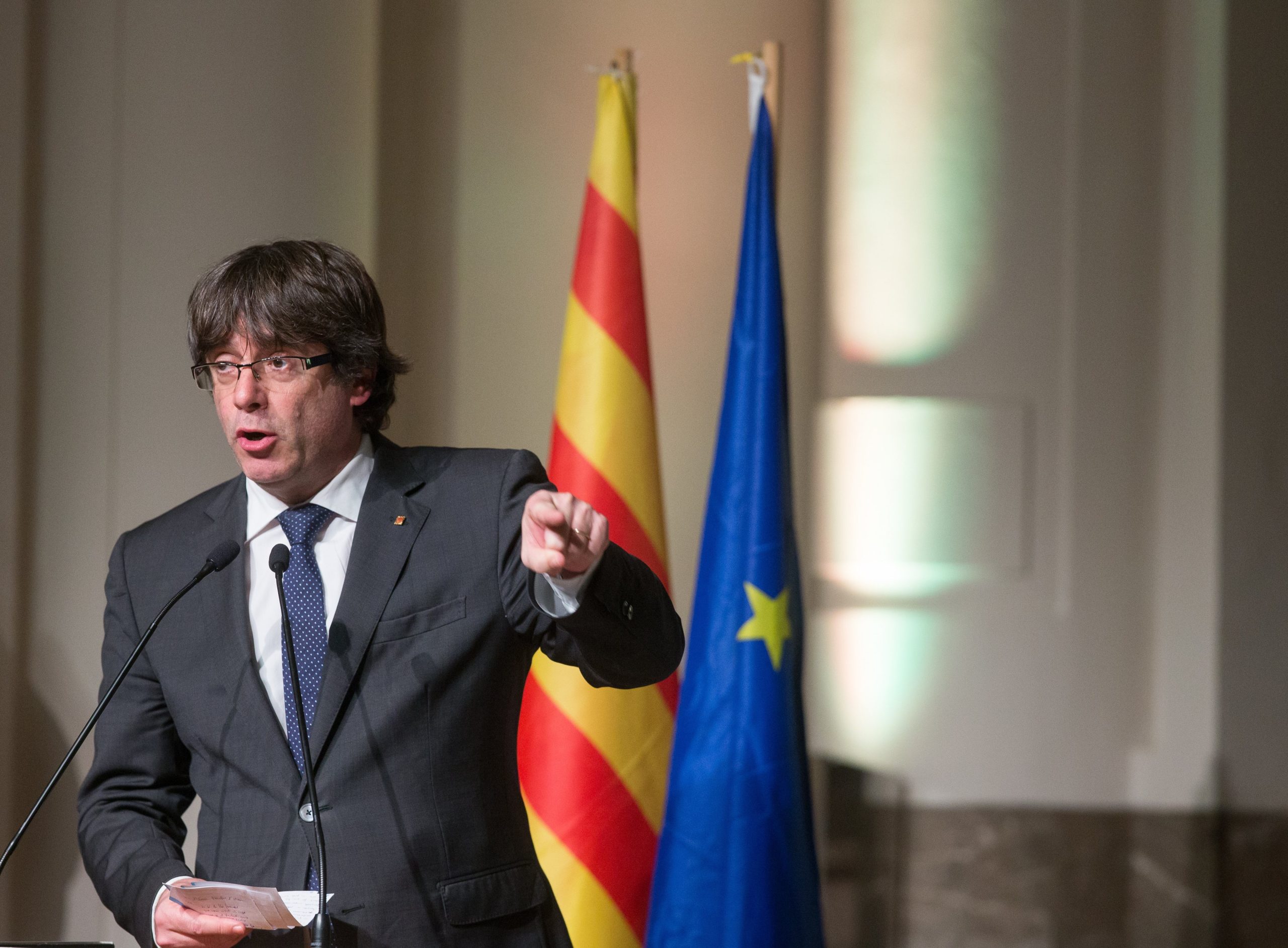 Catalunha: Justiça belga pede execução de mandados contra Puigdemnont