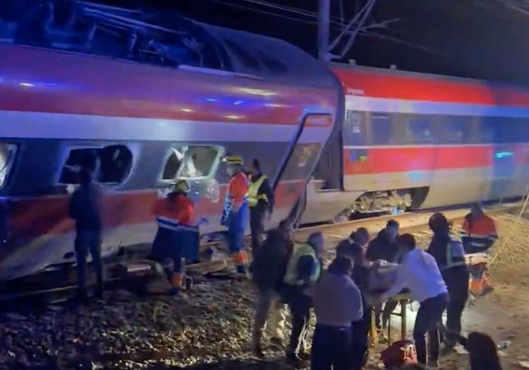Renfe afasta excesso de velocidade e erro humano como causas do acidente ferroviário em Espanha