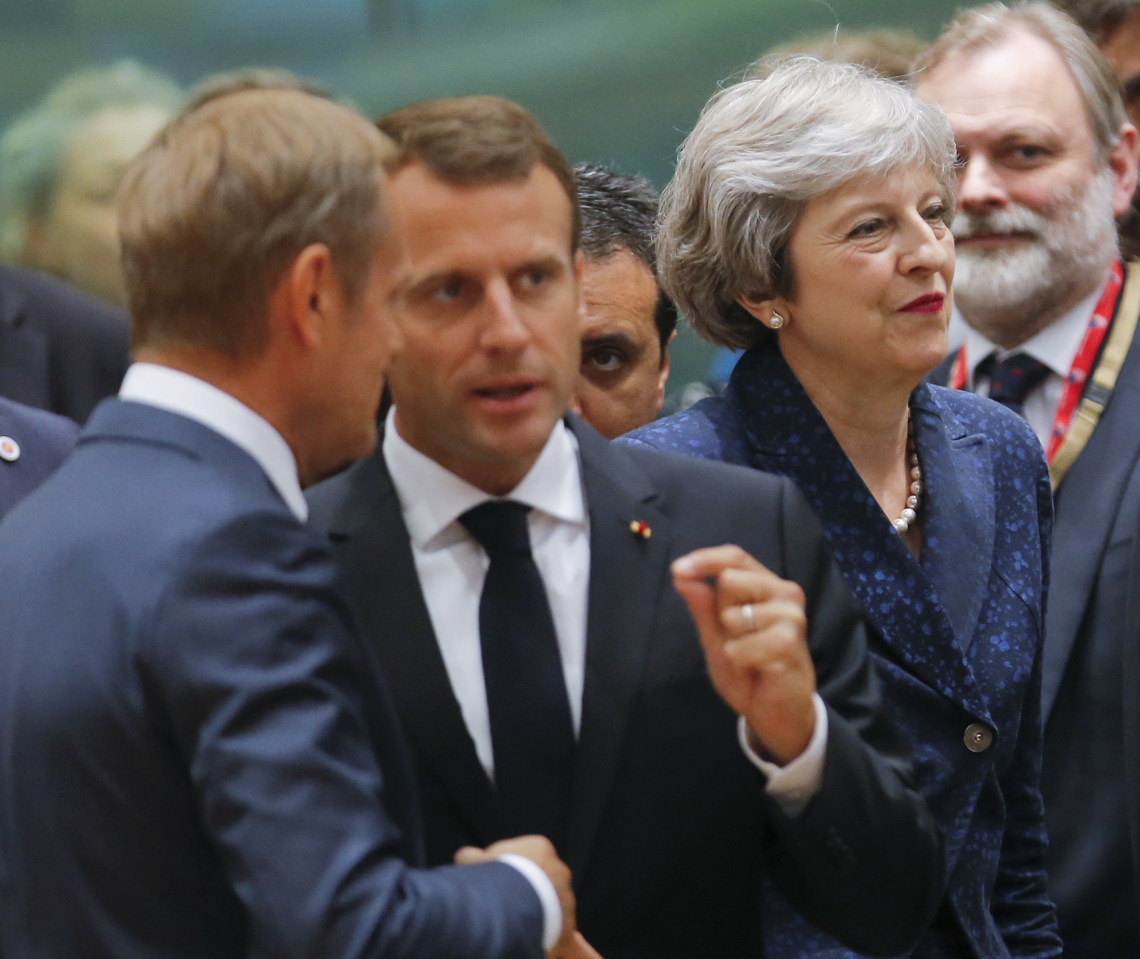 Brexit. Macron e May reúnem-se hoje para debater saída do Reino Unido da UE