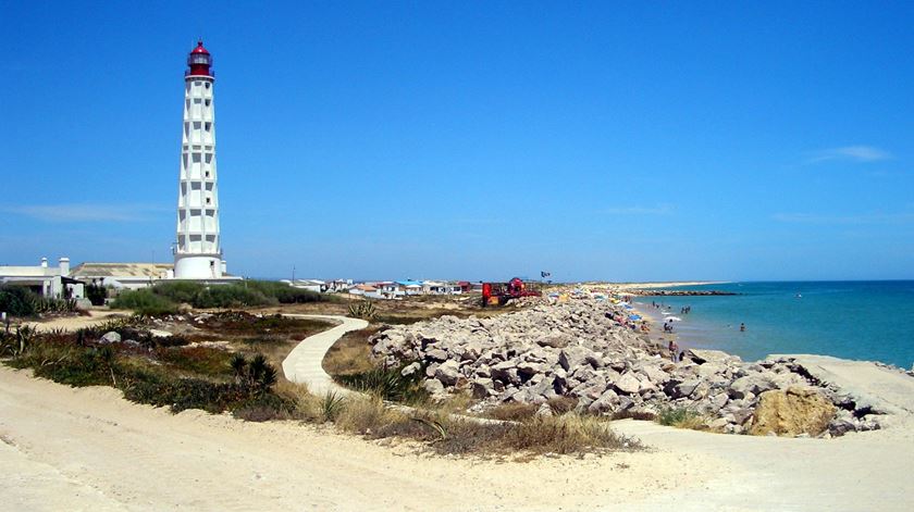 Demolição de construções ilegais na Ilha do Farol avança hoje