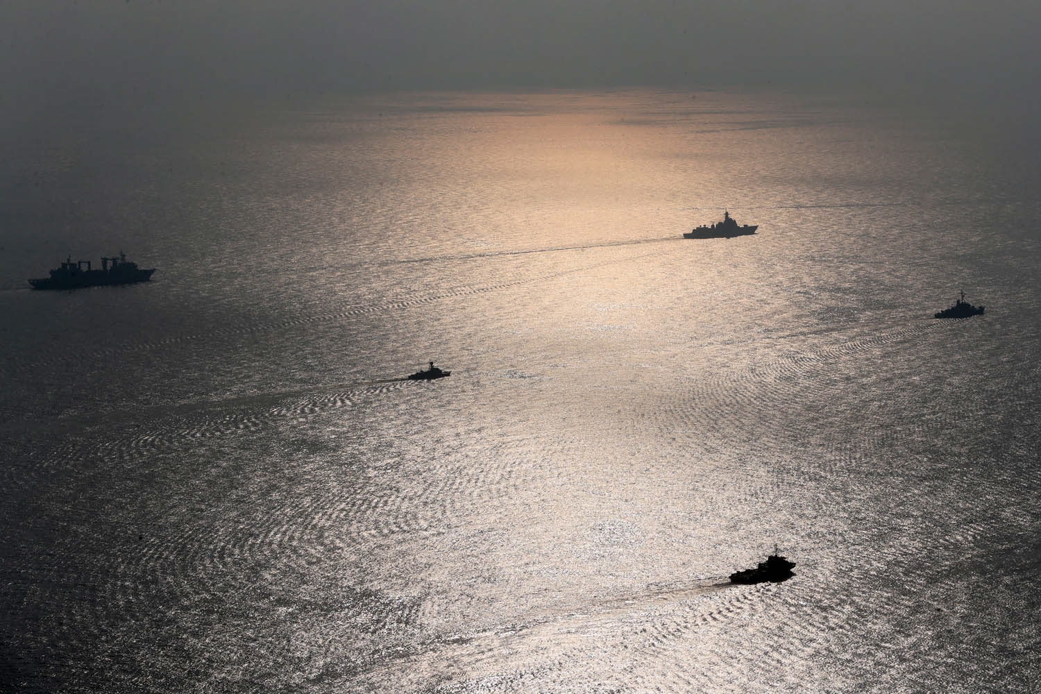 Itália e NATO controlam passagem de navios de guerra russos pelo Mediterrâneo
