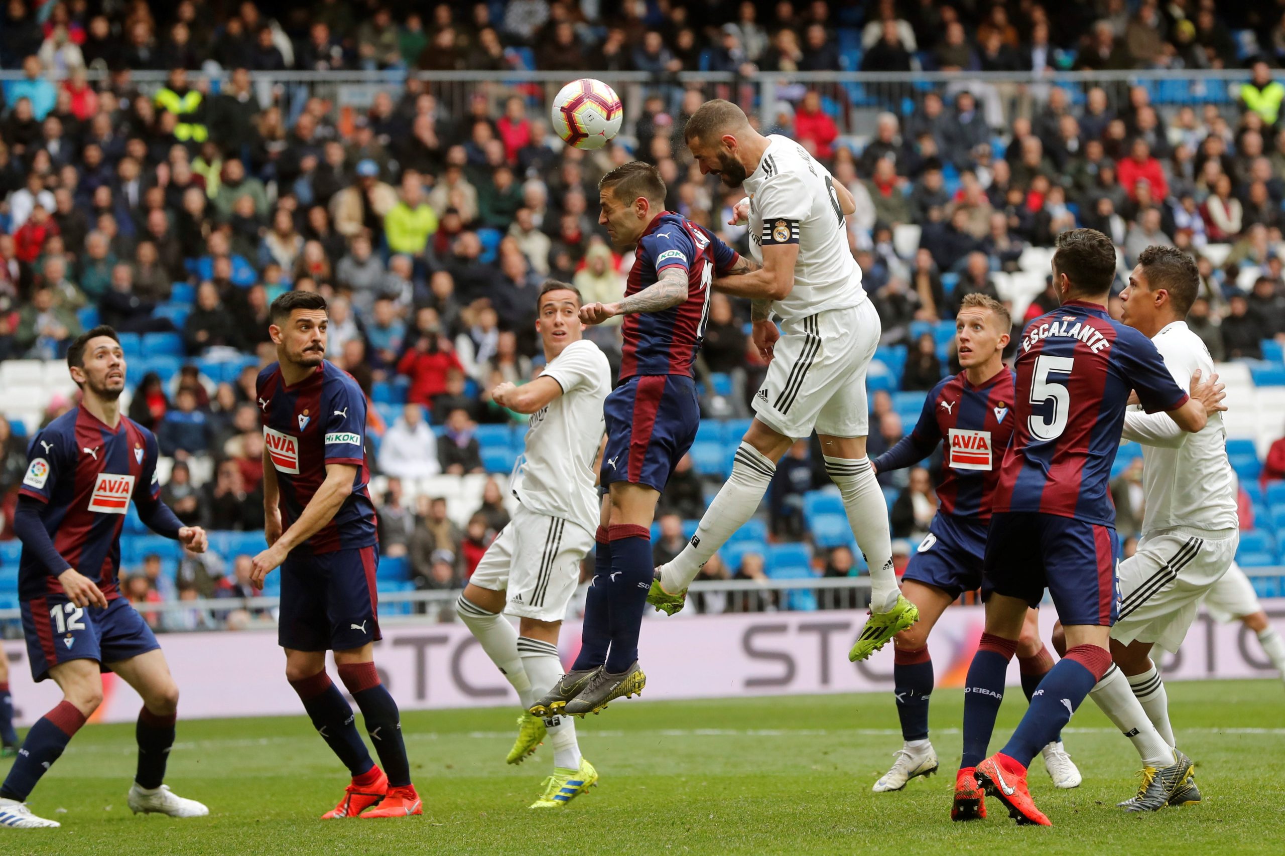 Benzema ‘salva’ Real Madrid na reviravolta caseira frente ao Eibar