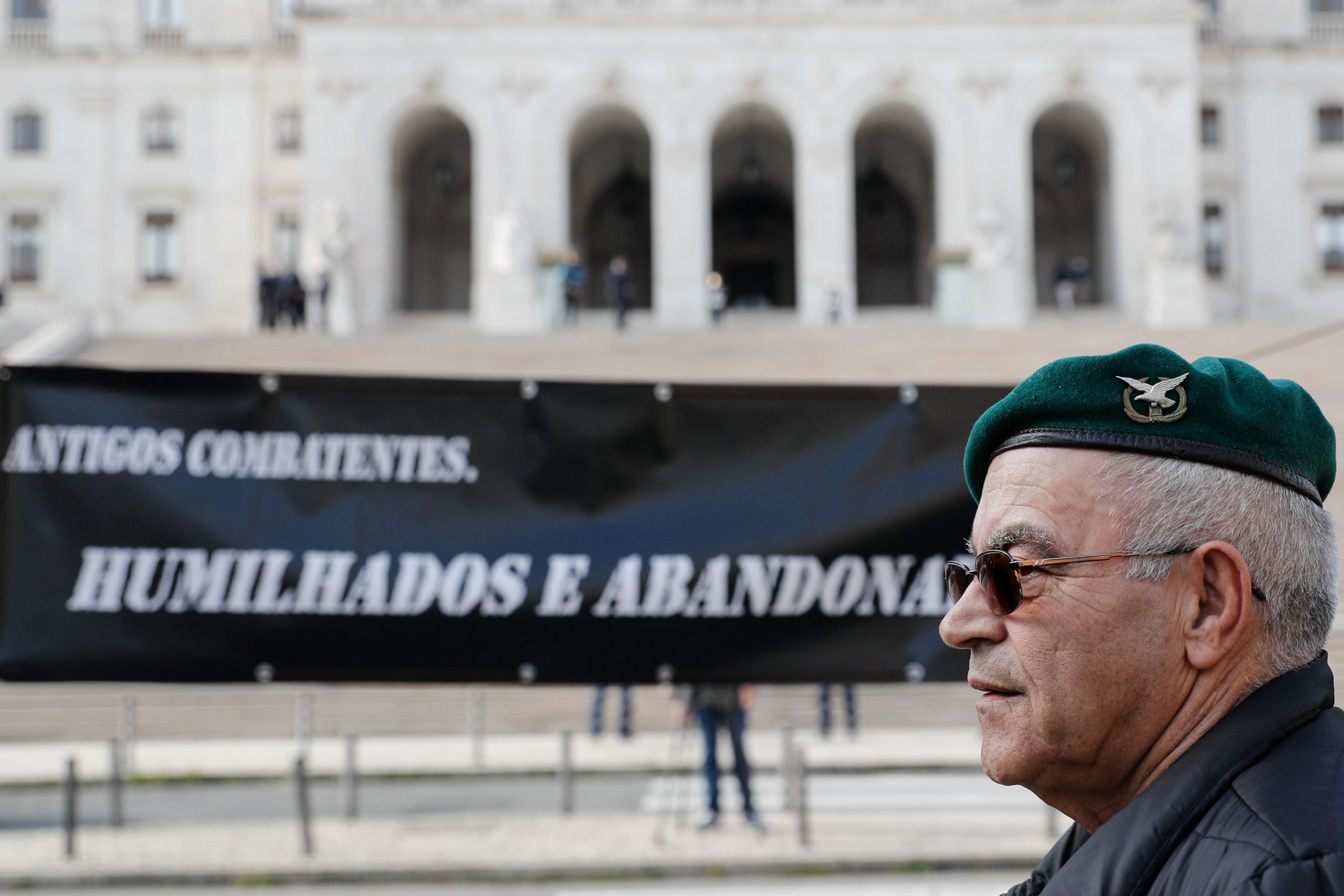 “Não vamos sair daqui”. Ex-combatentes concentrados hoje frente à AR garantem que não desistem do Estatuto