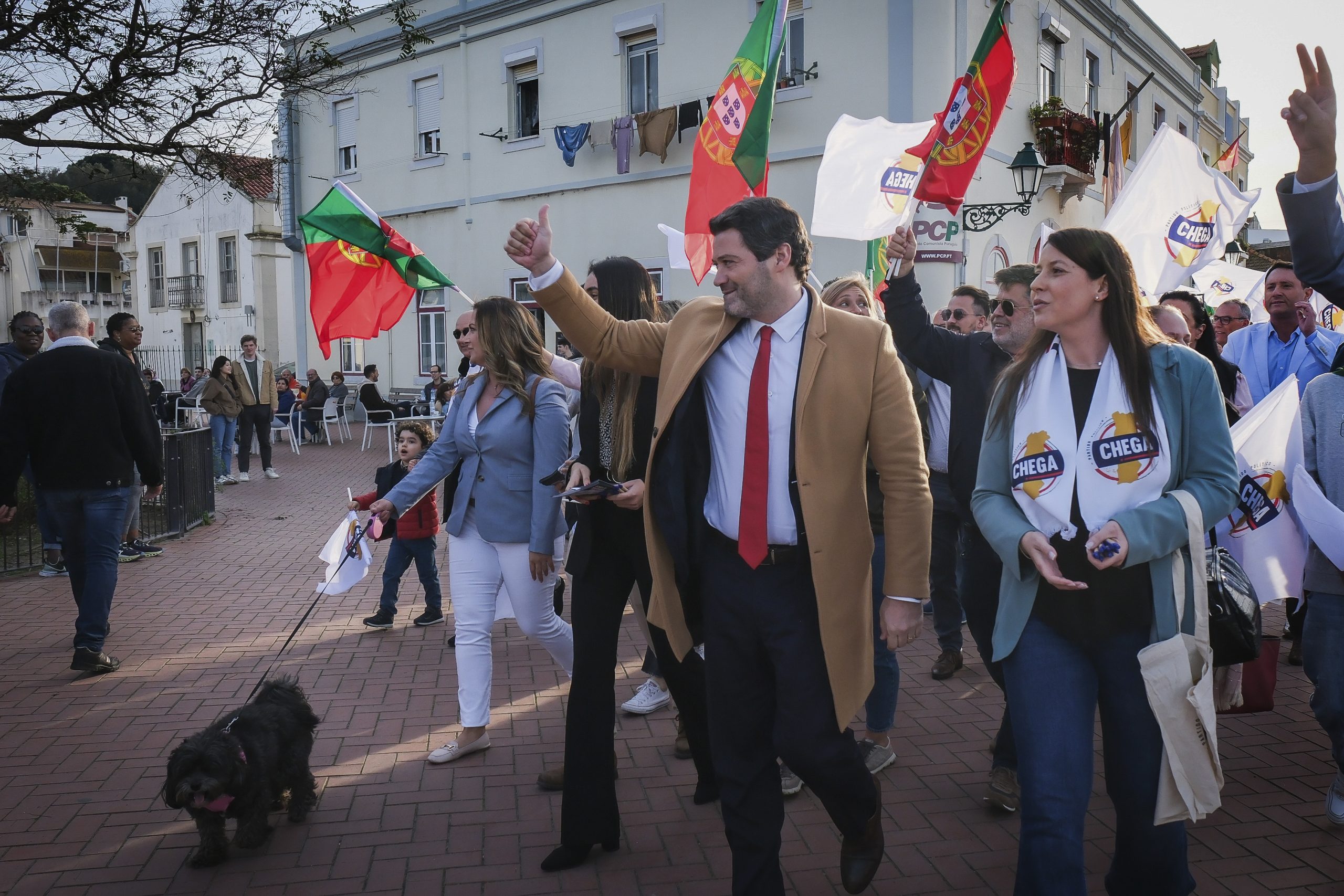 Ventura solidário com polícias, Montenegro diz que o executivo socialista “é o principal responsável”