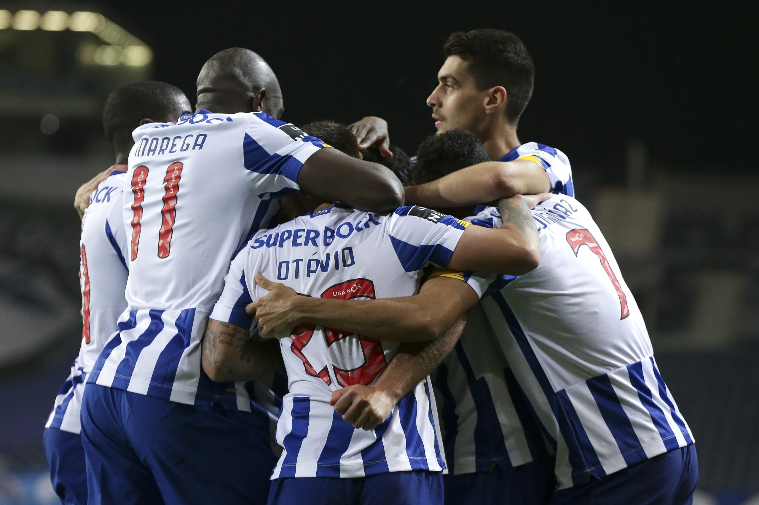 FC Porto vence Santa Clara com golo de Toni Martinez “ao cair do pano”