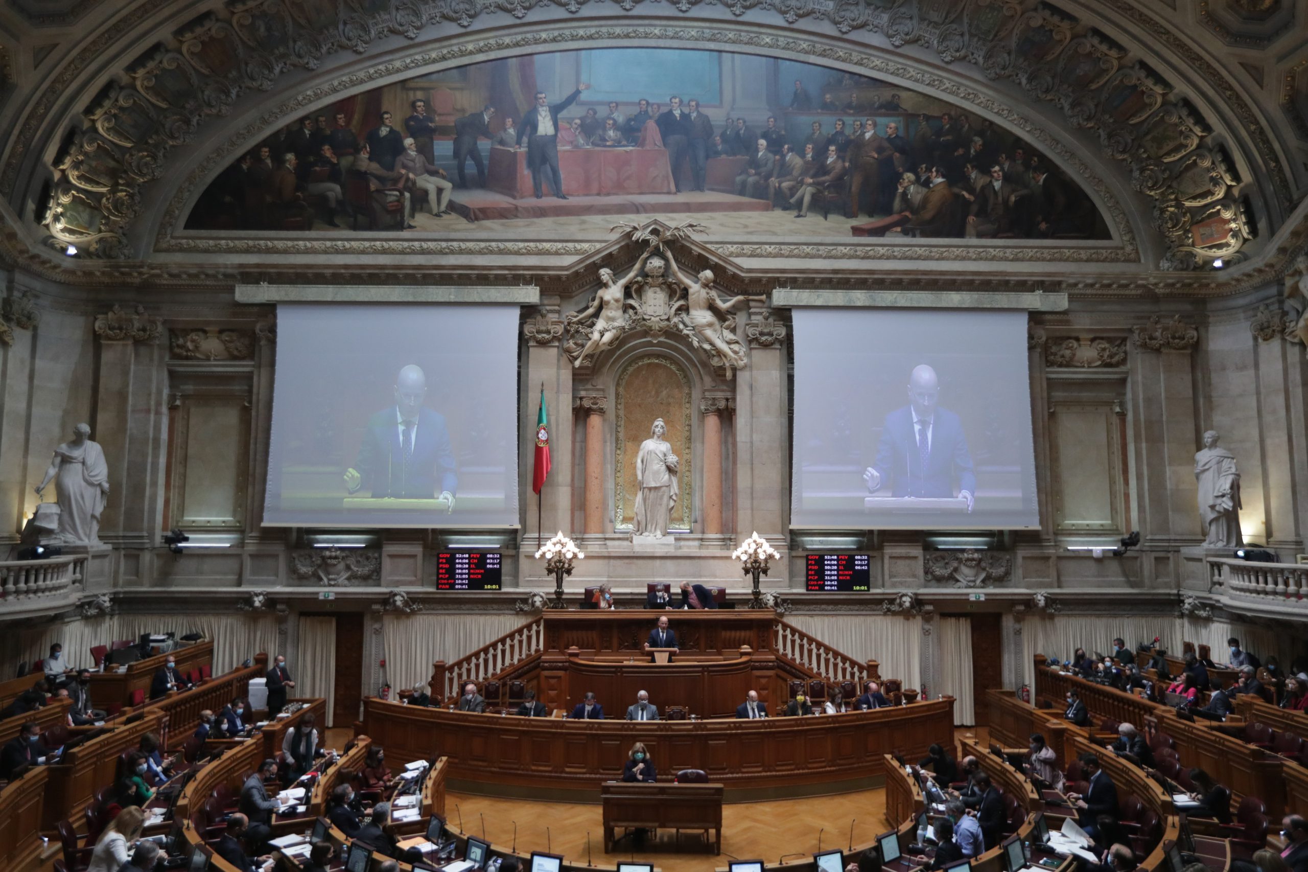 Estado de emergência: Debate marcado por críticas à atuação do Governo e ao congresso do PCP