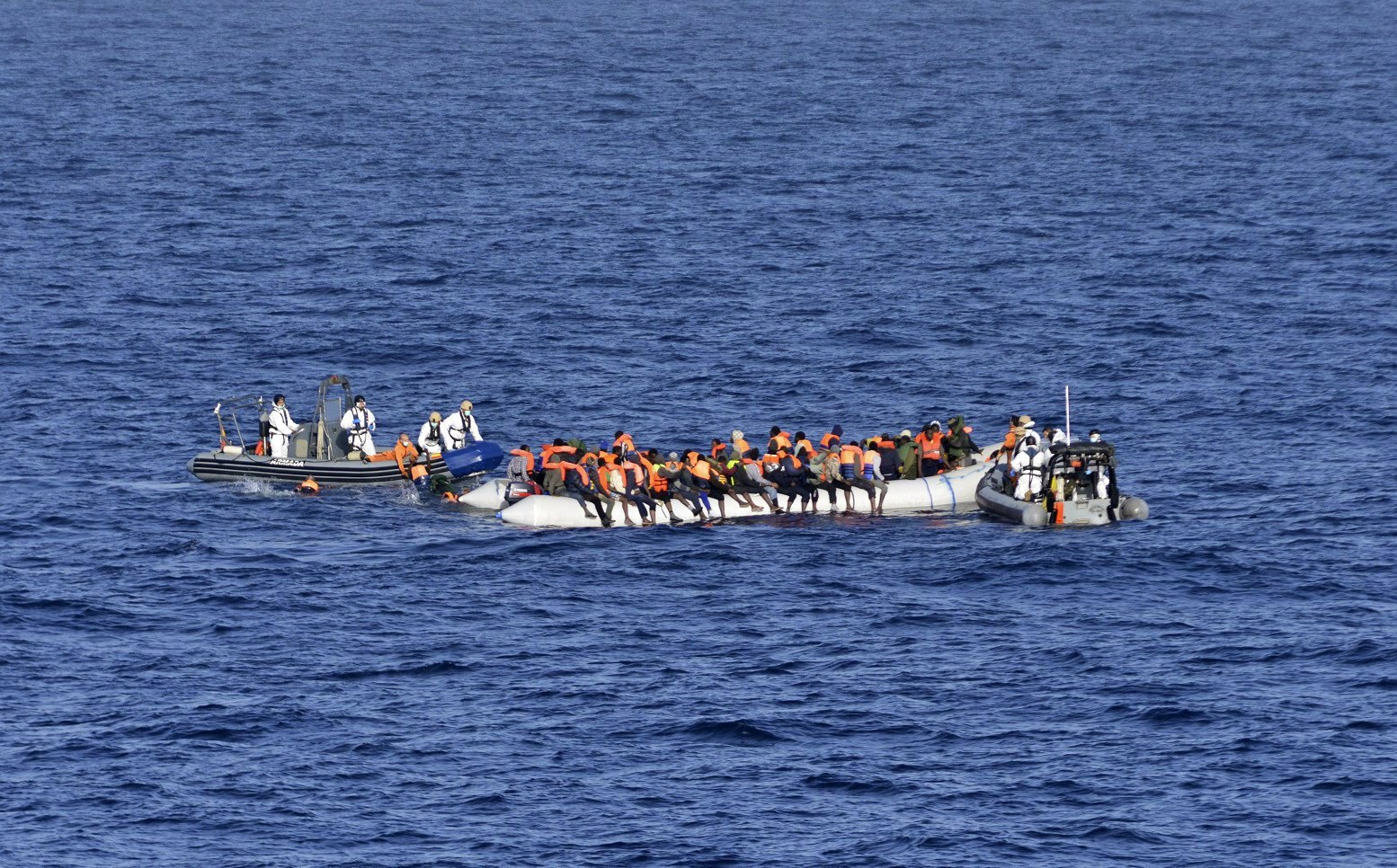 Guarda Costeira grega resgatou barco com 120 refugiados