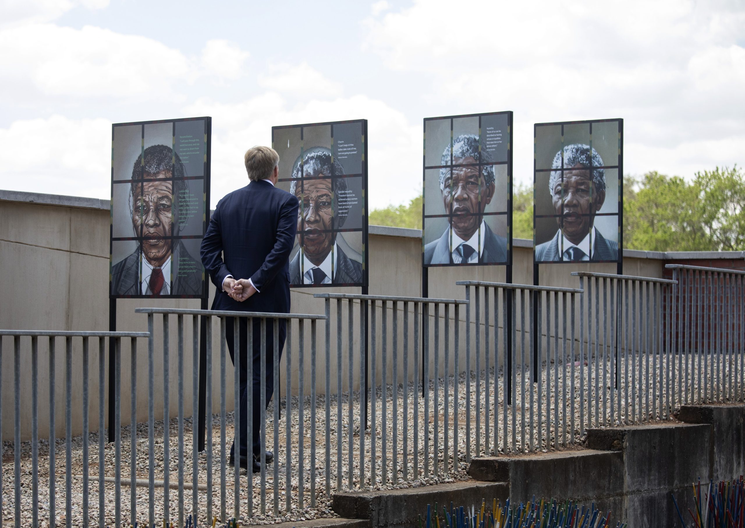 Governo sul-africano diz que vai impedir leilão de artefactos históricos de Nelson Mandela