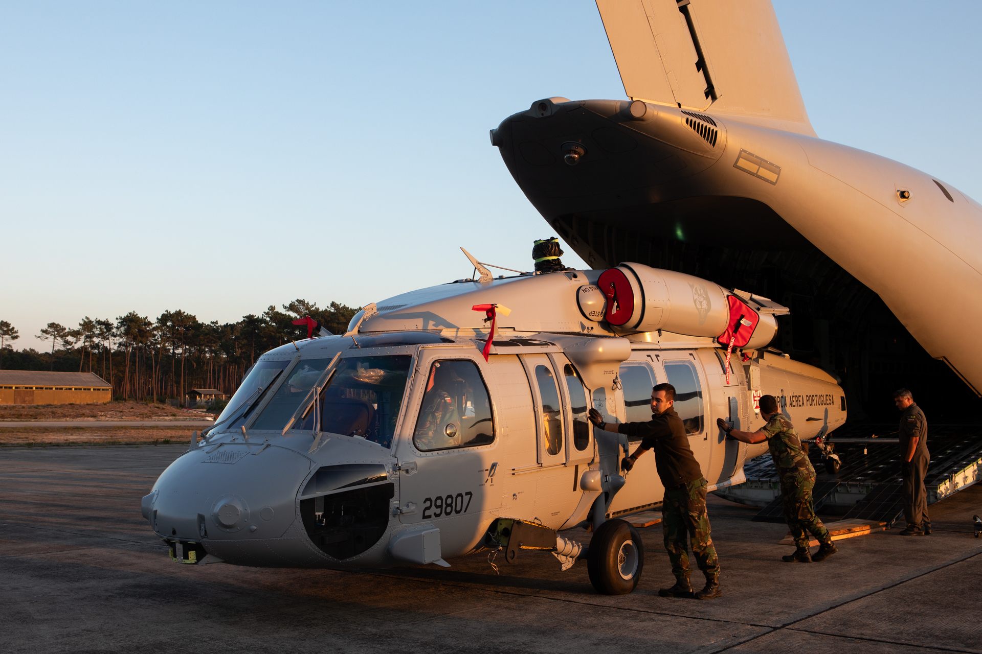 Força Aérea recebe mais um helicóptero UH-60 Black Hawk