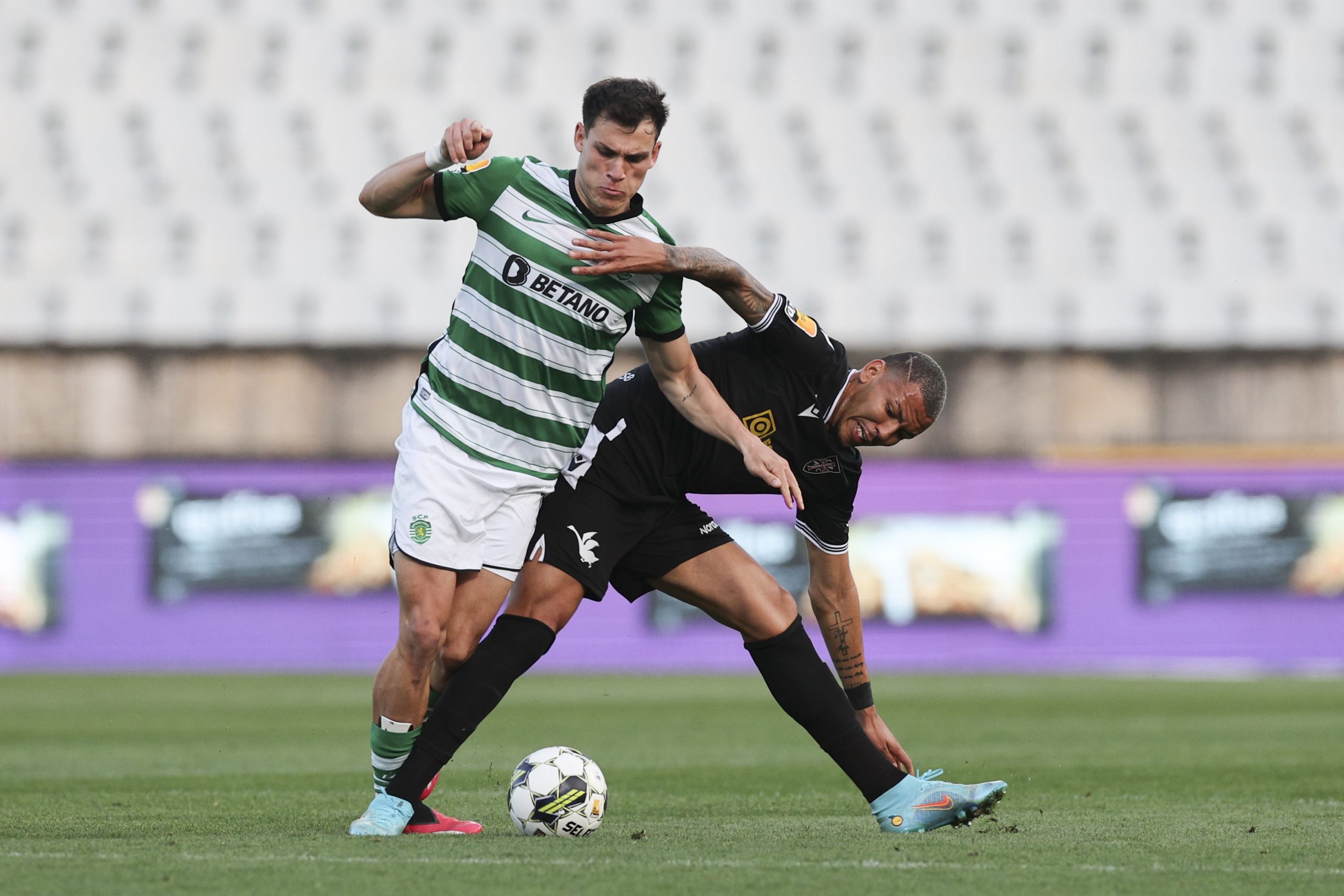 Sporting gasta mais nove milhões em Pote e Ugarte