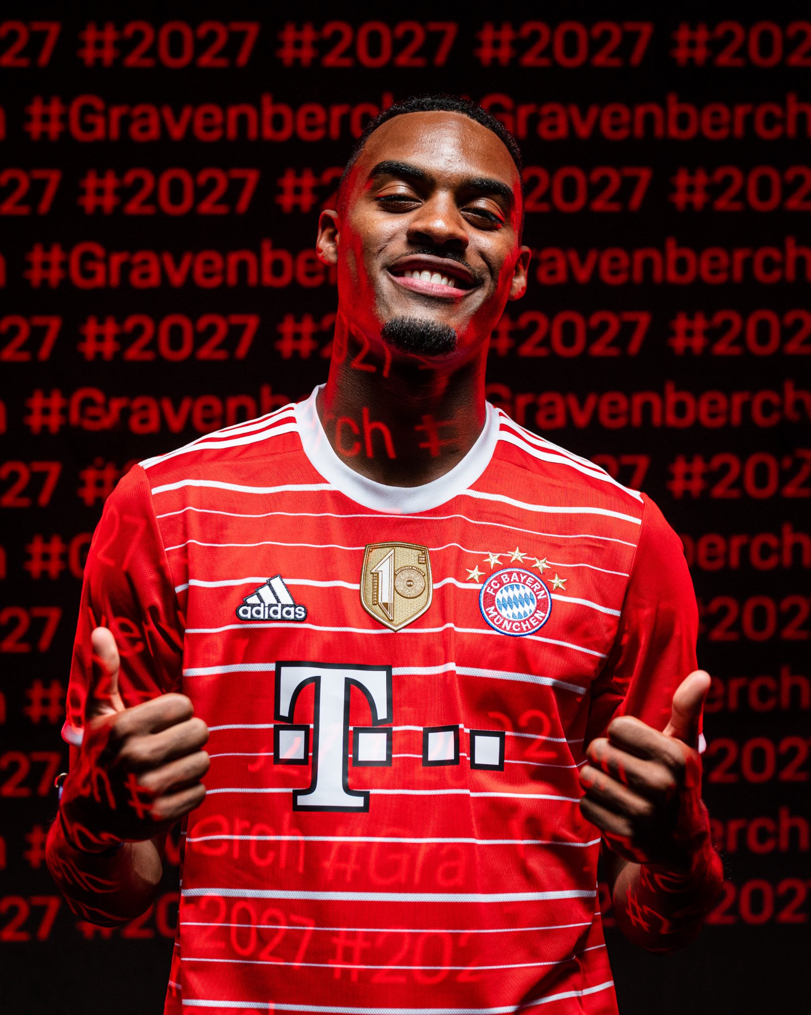 Bayern Munique contrata médio internacional neerlandês Ryan Gravenberch ao Ajax