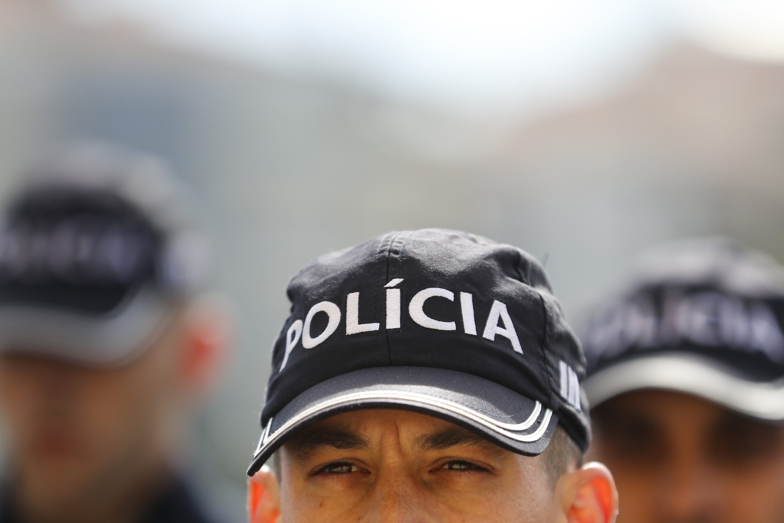 Detido homem que oferecia apartamento e 100 mil euros por violência contra estrangeiros
