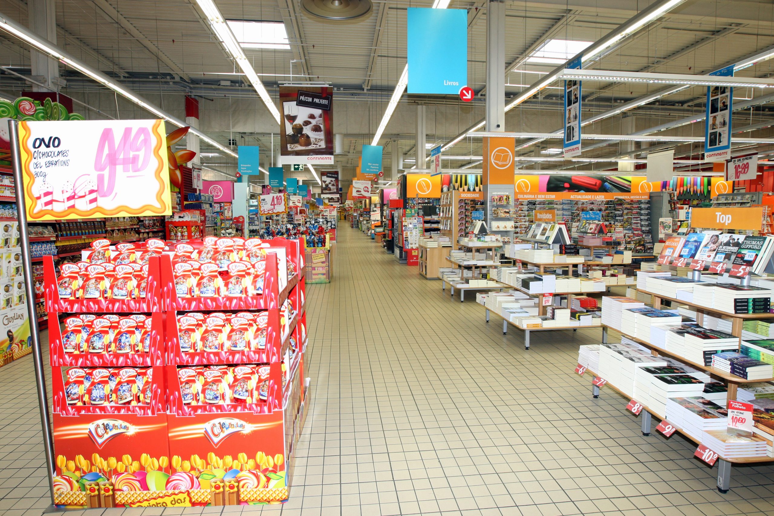 Supermercados podem voltar a vender livros e materiais escolares