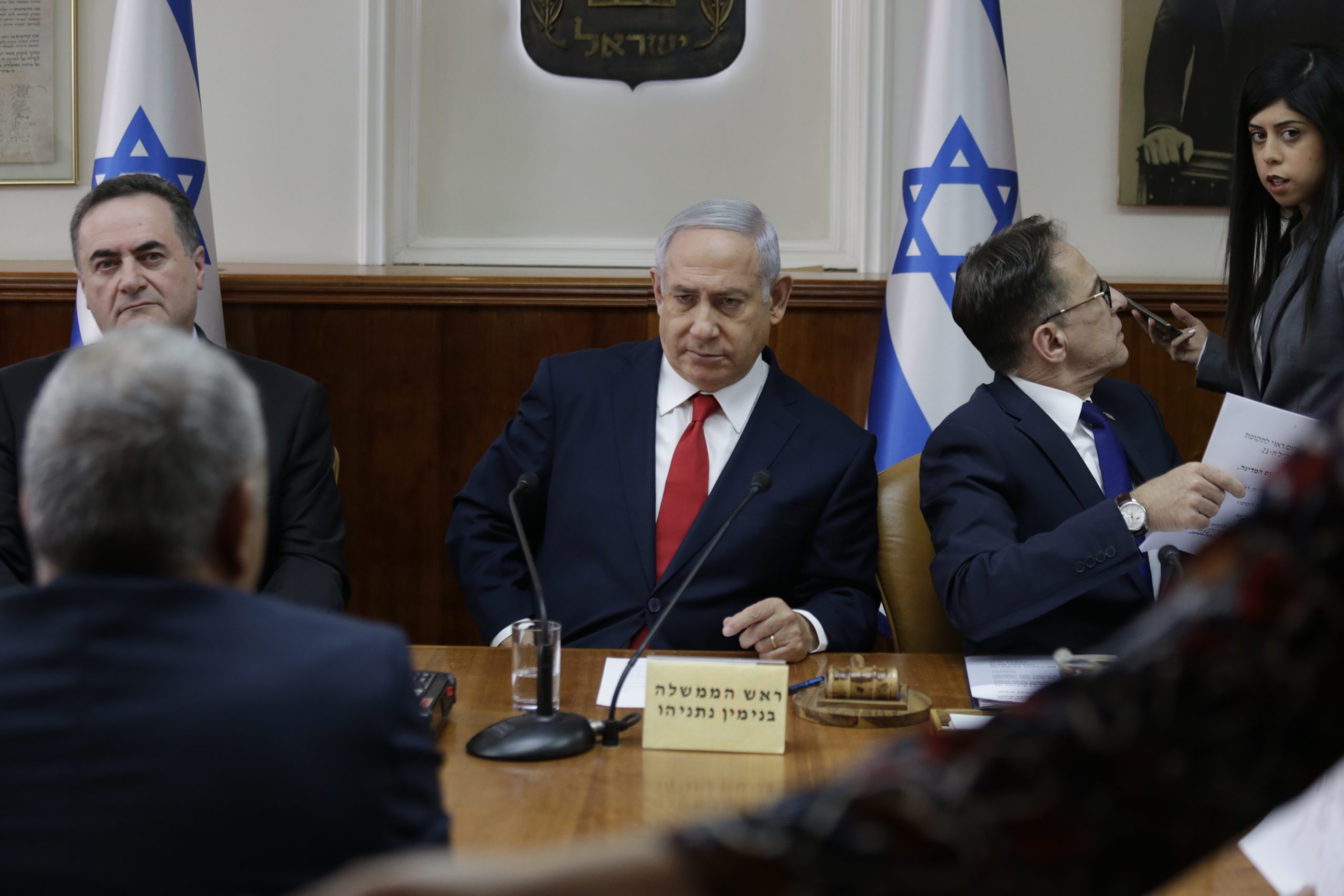 Netanyahu confirma bombardeamentos a armazém de armas em aeroporto na Síria