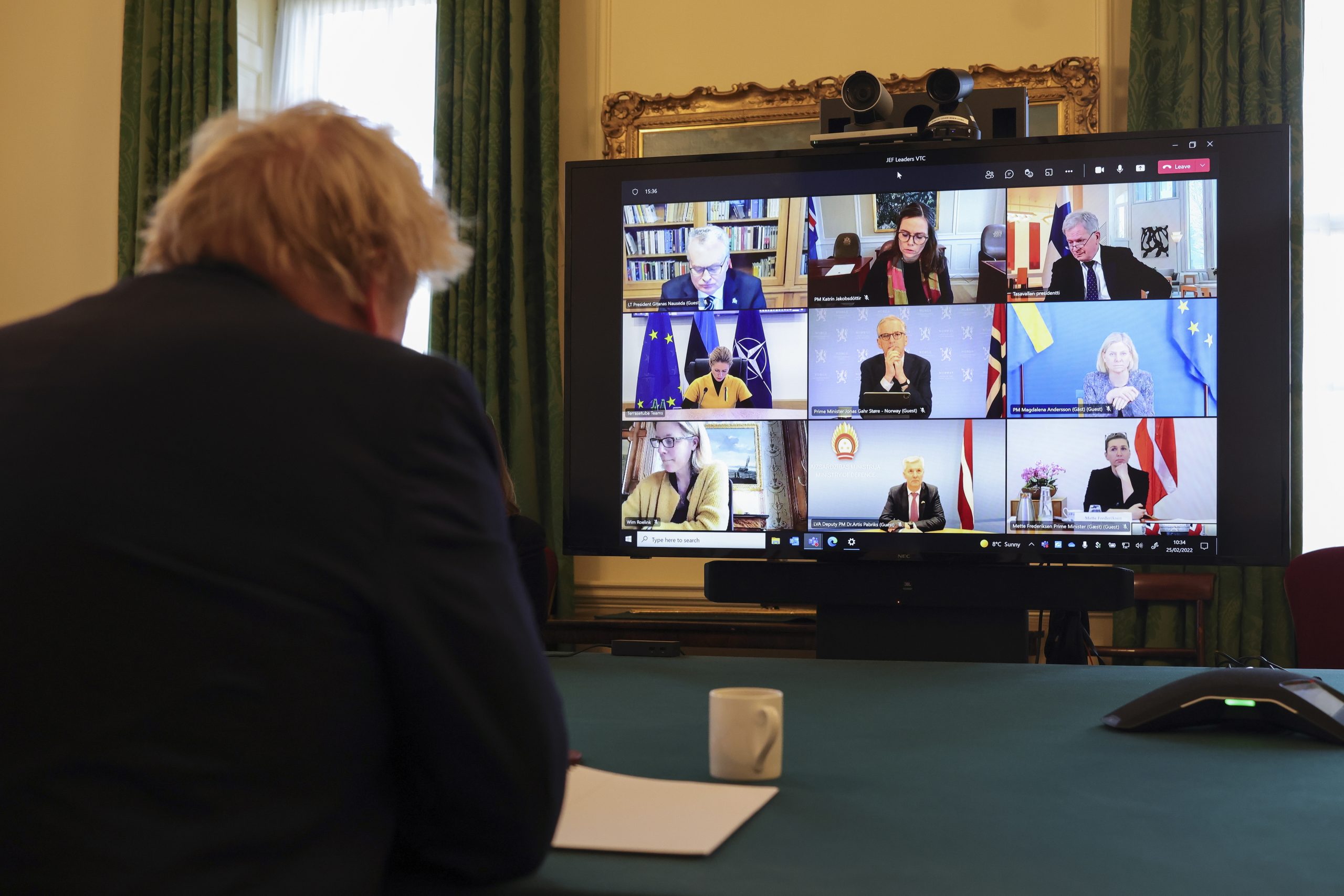 Boris Johnson e aliados do Norte estimam ser necessárias “mais sanções”
