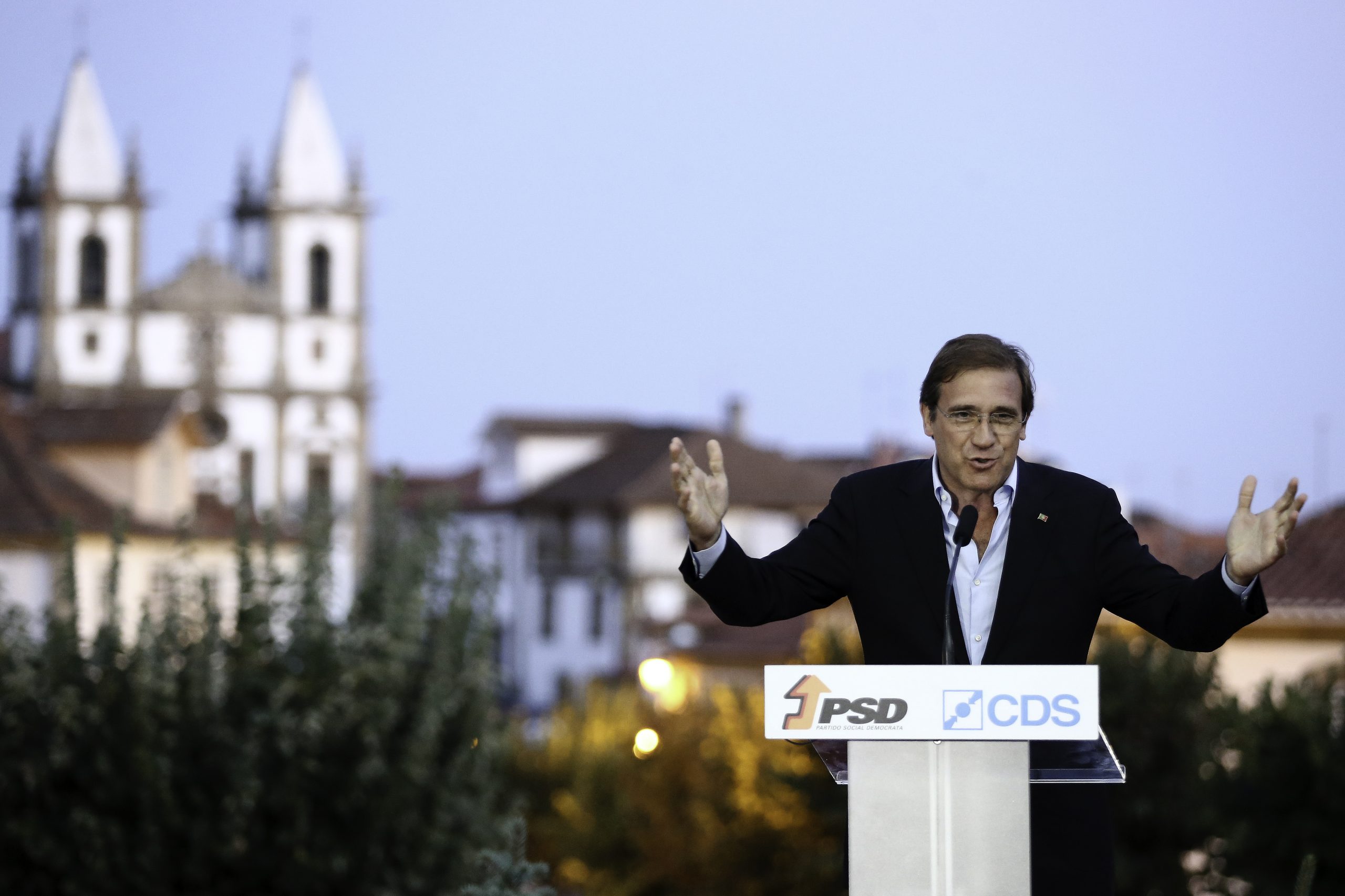 Passos acusa Centeno de “habilidadezinha de comunicação” ao anunciar alívio fiscal “que não o é”