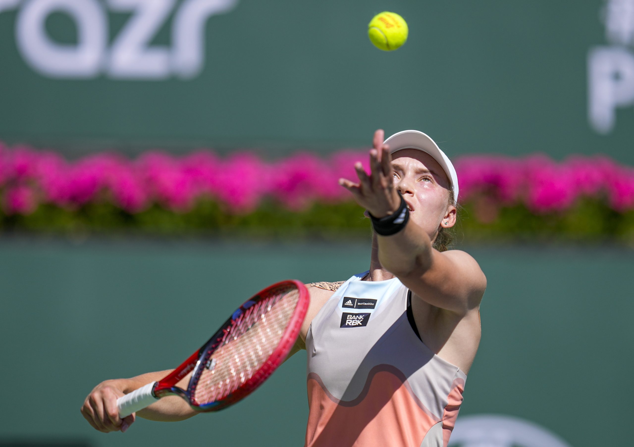 Tenista Elena Rybakina vence número um do mundo e garante final de Indian Wells