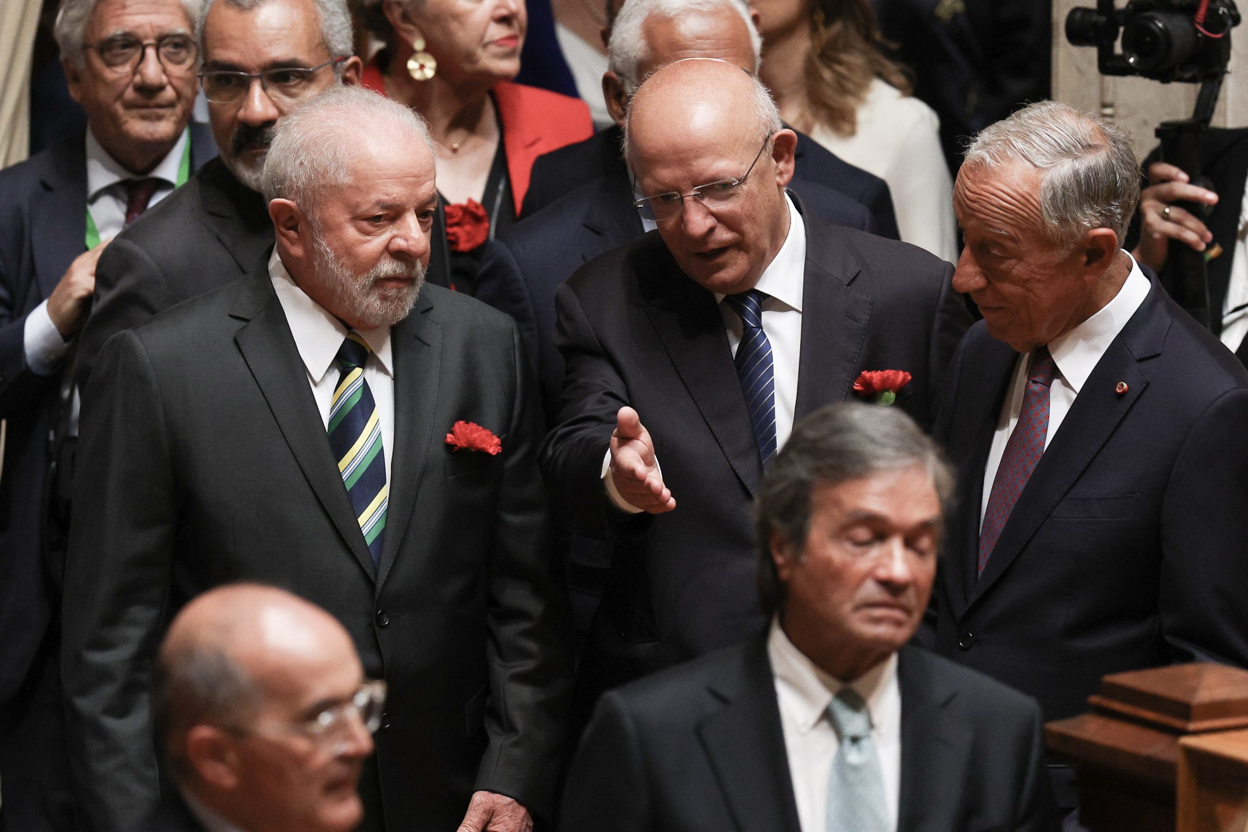 Falta de “integridade” ou de “maturidade” política? Afinal o que disse Santos Silva sobre a IL (e como é que foi parar a um vídeo)