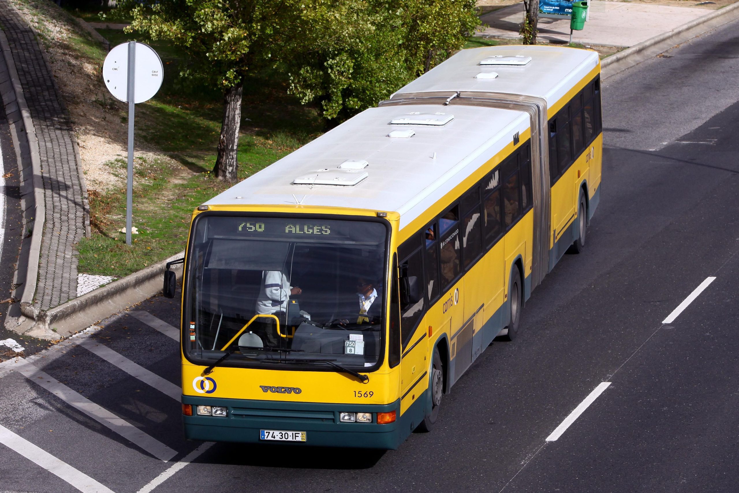 Motoristas da Carris querem mais corredores BUS e estacionamento disciplinado em Lisboa