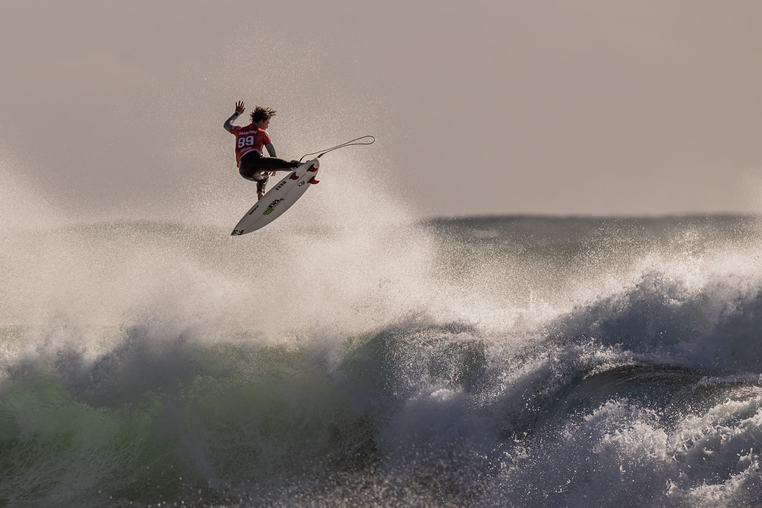 Surfista japonês Kanoa Igarashi novo líder provisório num dia cheio em Peniche