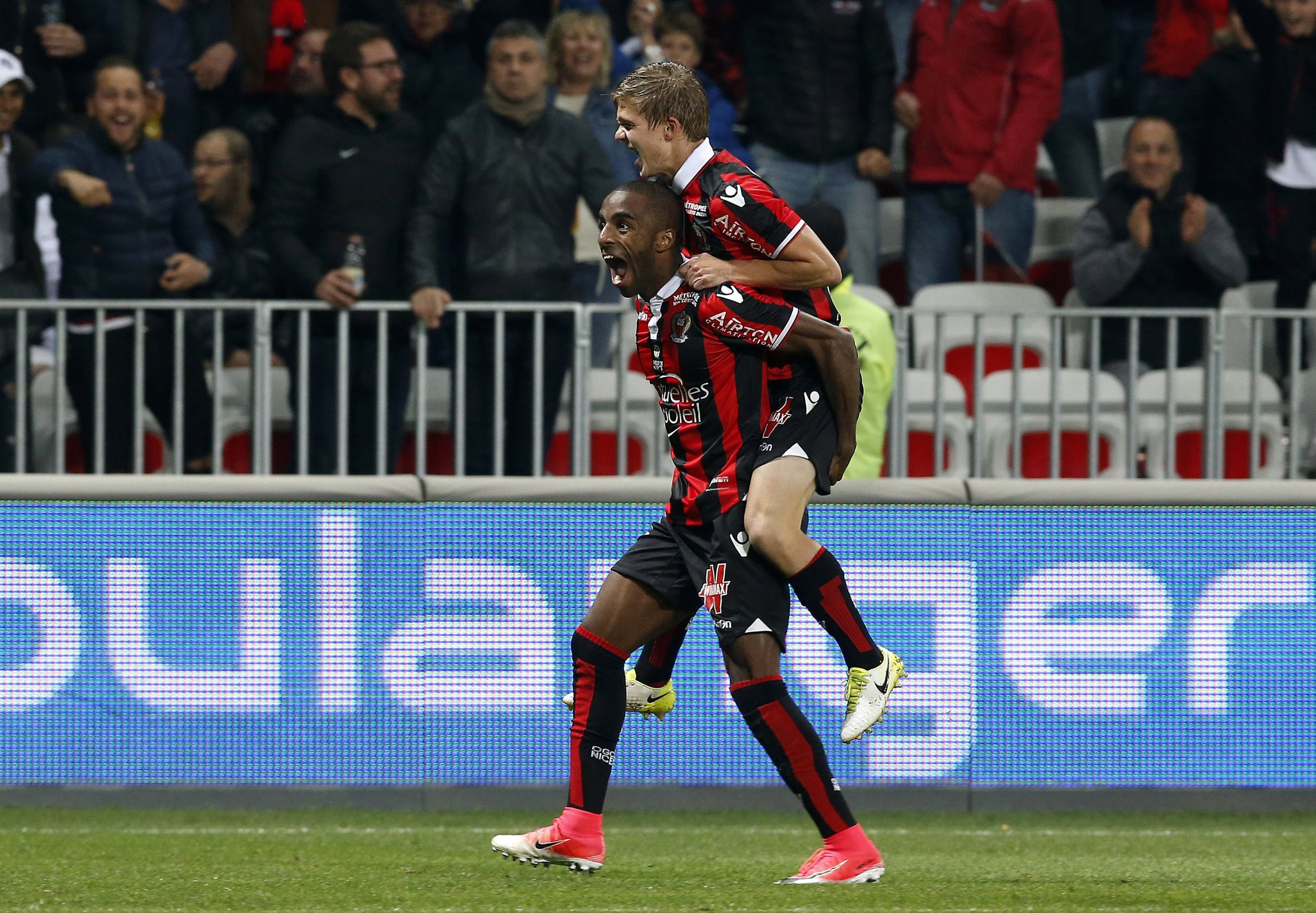 Ricardo Pereira marca na derrota do PSG e faz Leonardo Jardim sorrir