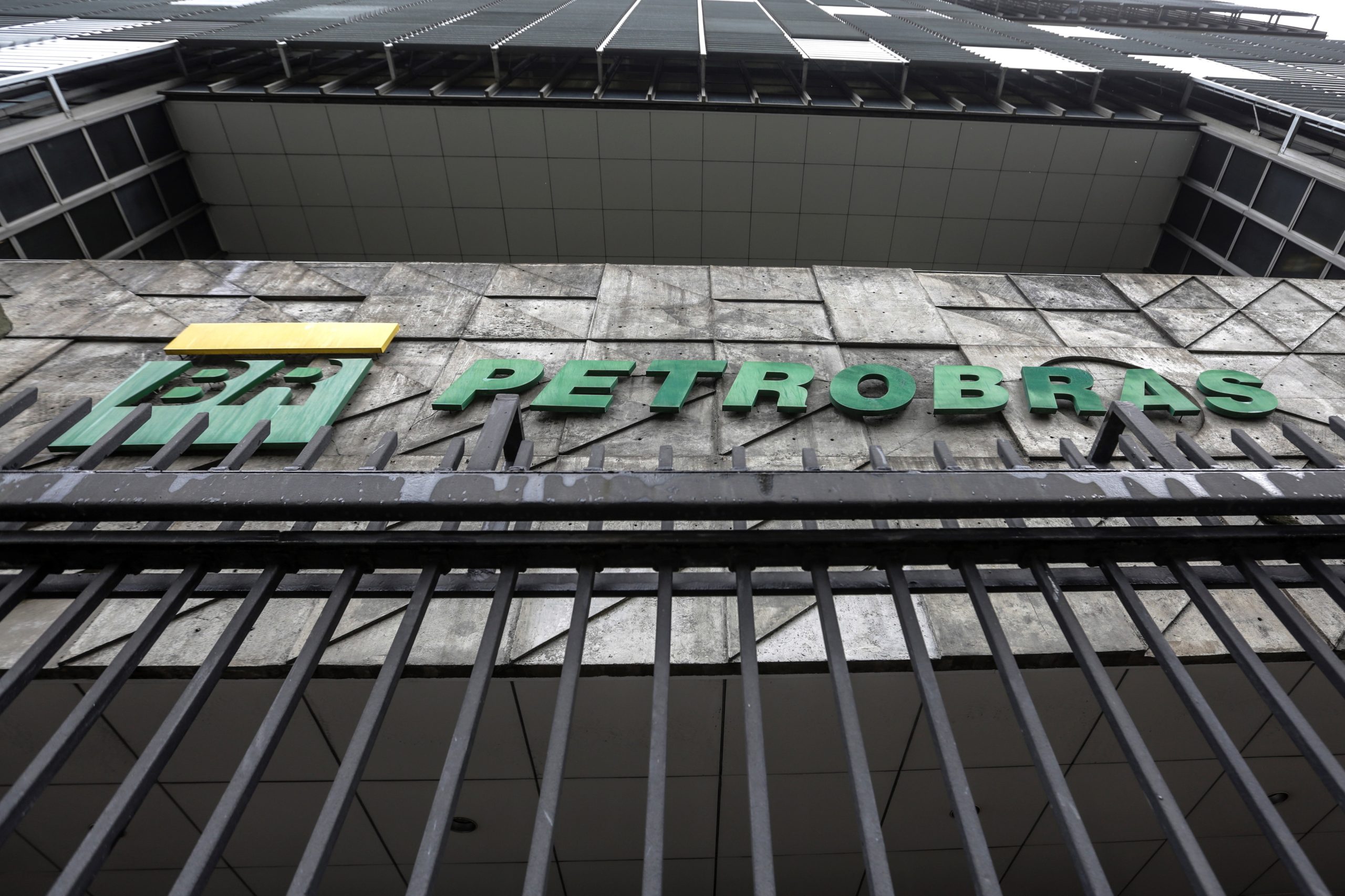 Lula da Silva indica senador do Partido dos Trabalhadores para presidente da Petrobras