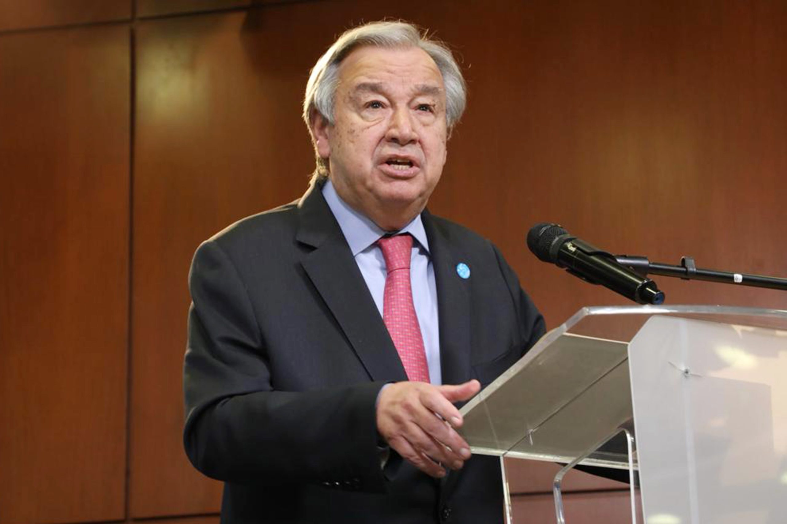 “O povo africano não pode ser responsabilizado pelo nível imoralmente baixo das vacinas”. Guterres está “profundamente preocupado” com o isolamento