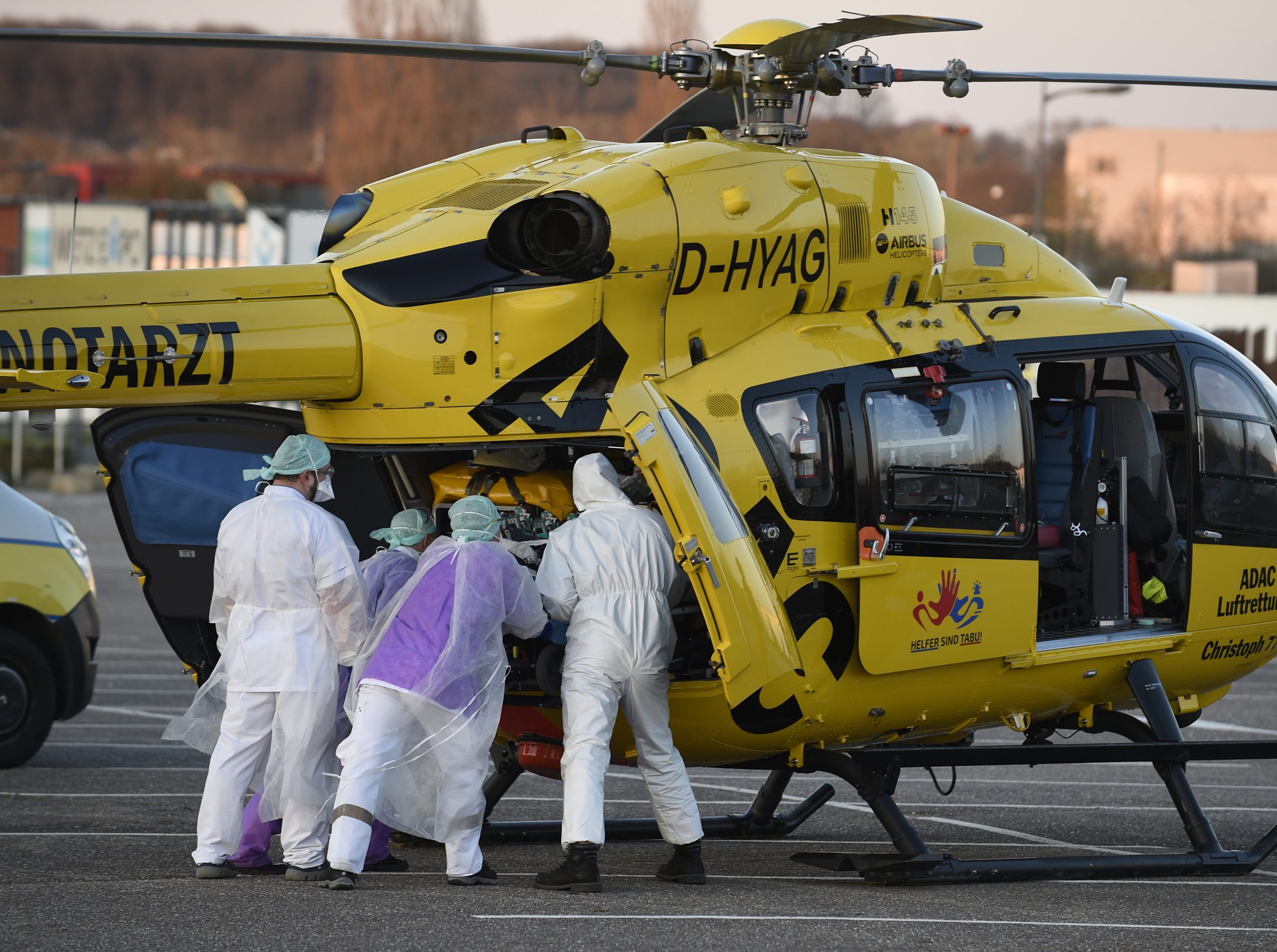 Helicóptero médico cai no Tennessee e mata um membro da tripulação