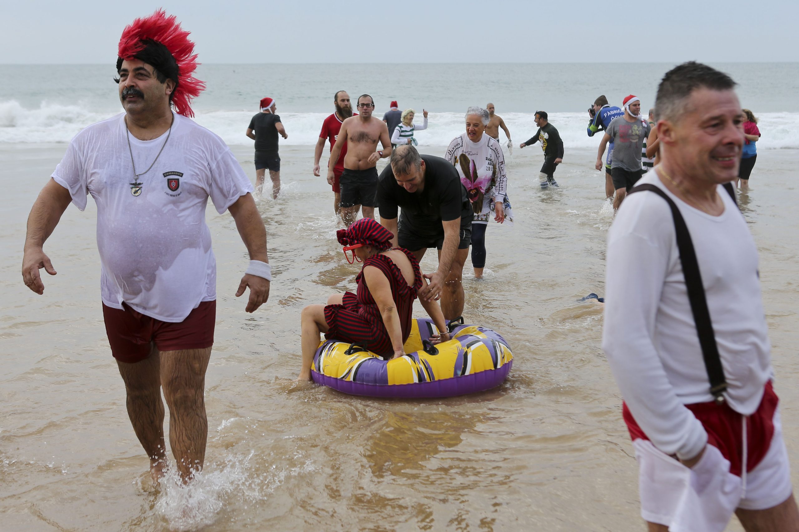 Dezenas de pessoas esperadas no Algarve para banho de mar no Natal e Ano Novo