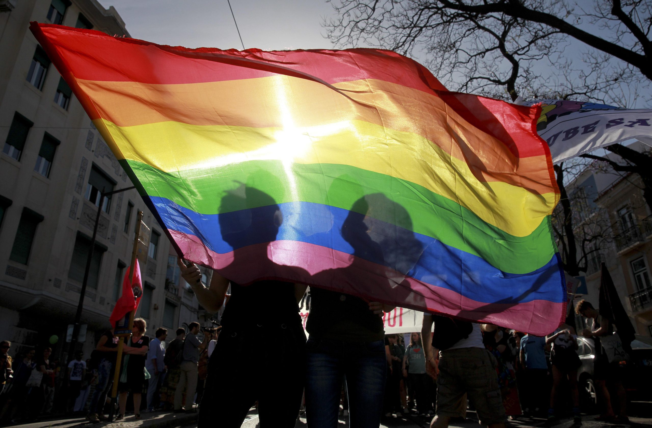 Dois mil atletas vão combater a homofobia em campo com atacadores arco-íris