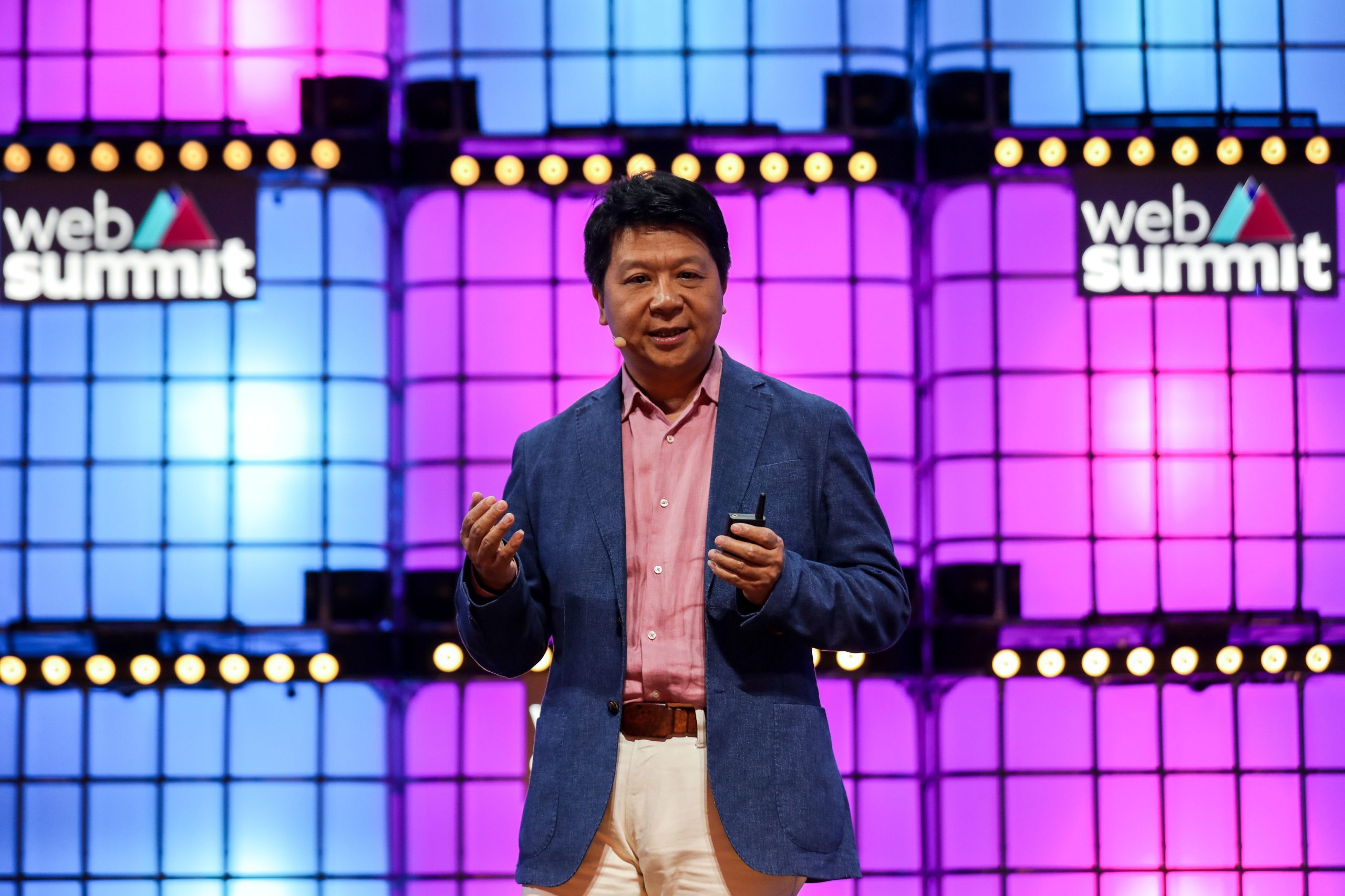 “Juntem-se a nós para criar esta nova Era inteligente”, convida o ‘chairman’ Huawei no Web Summit