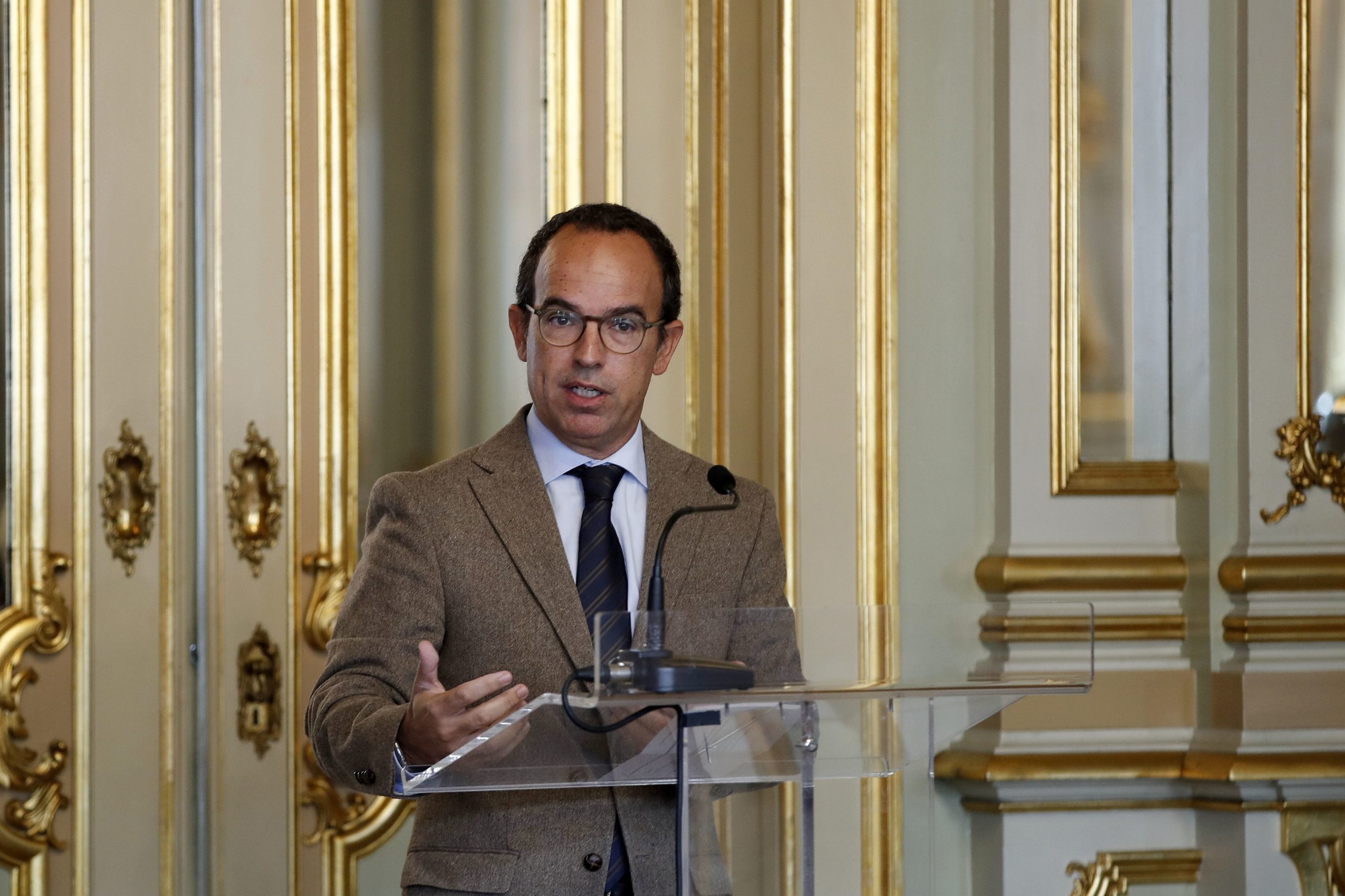 Ministro da Cultura aguarda por Presidente da República antes de anunciar programa dos 50 anos do 25 de Abril
