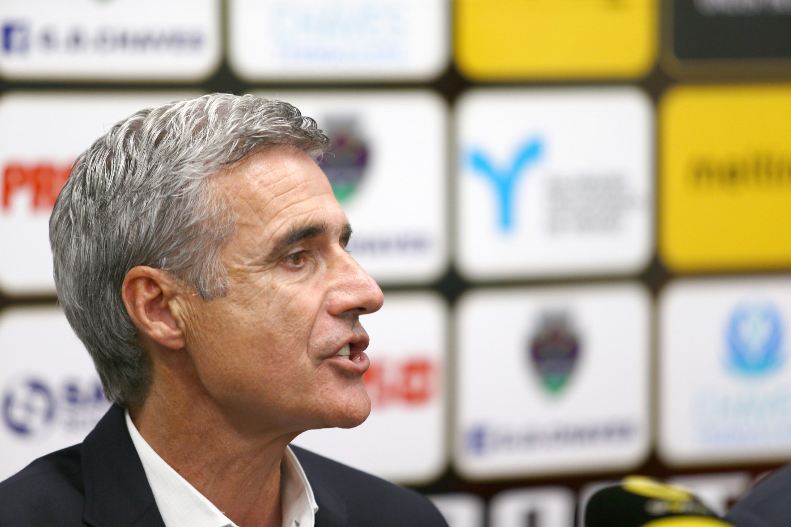 Luís Castro classifica de “dificuldade máxima” receção ao Benfica