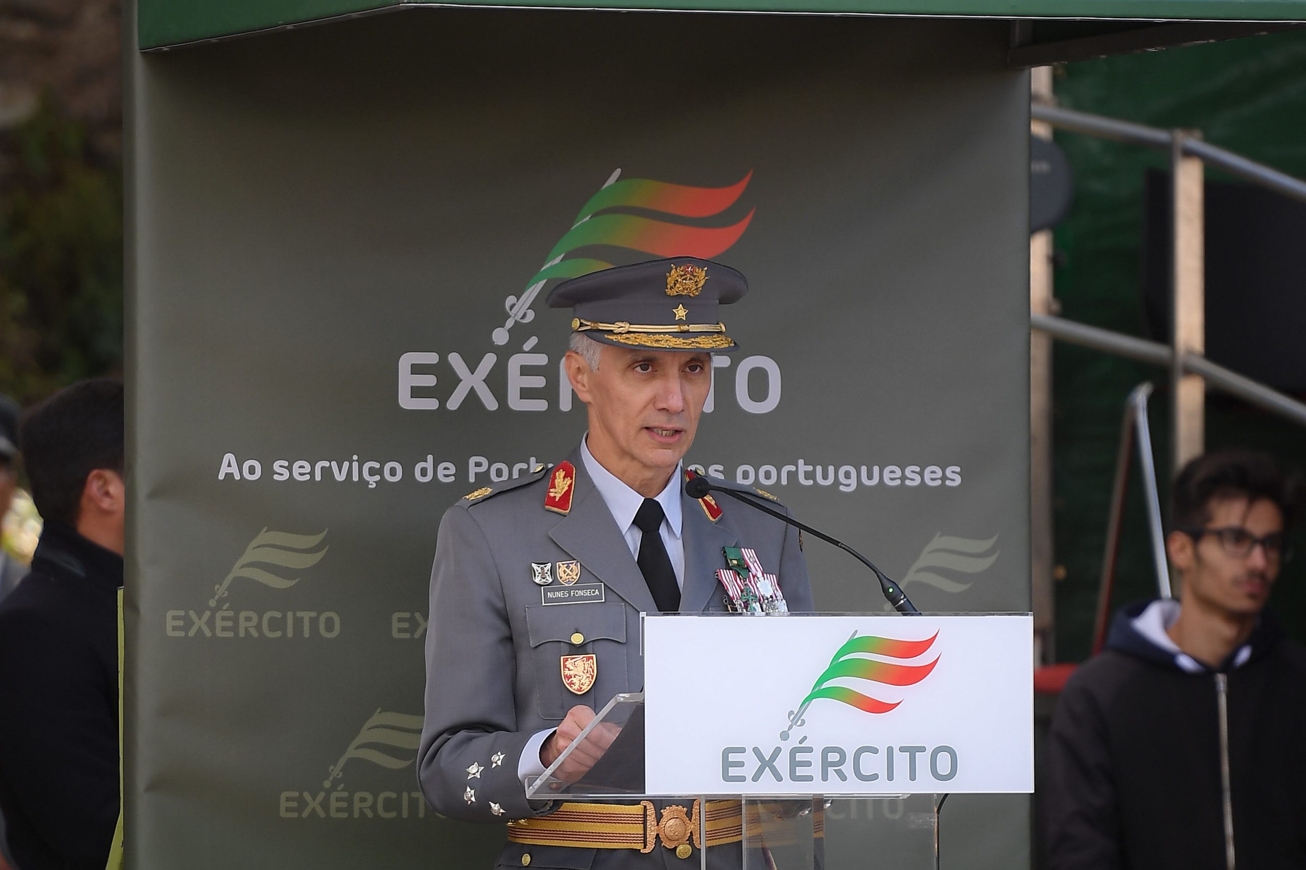 Nunes da Fonseca lamenta que baixas remunerações e condições de habitabilidade afastem jovens do Exército