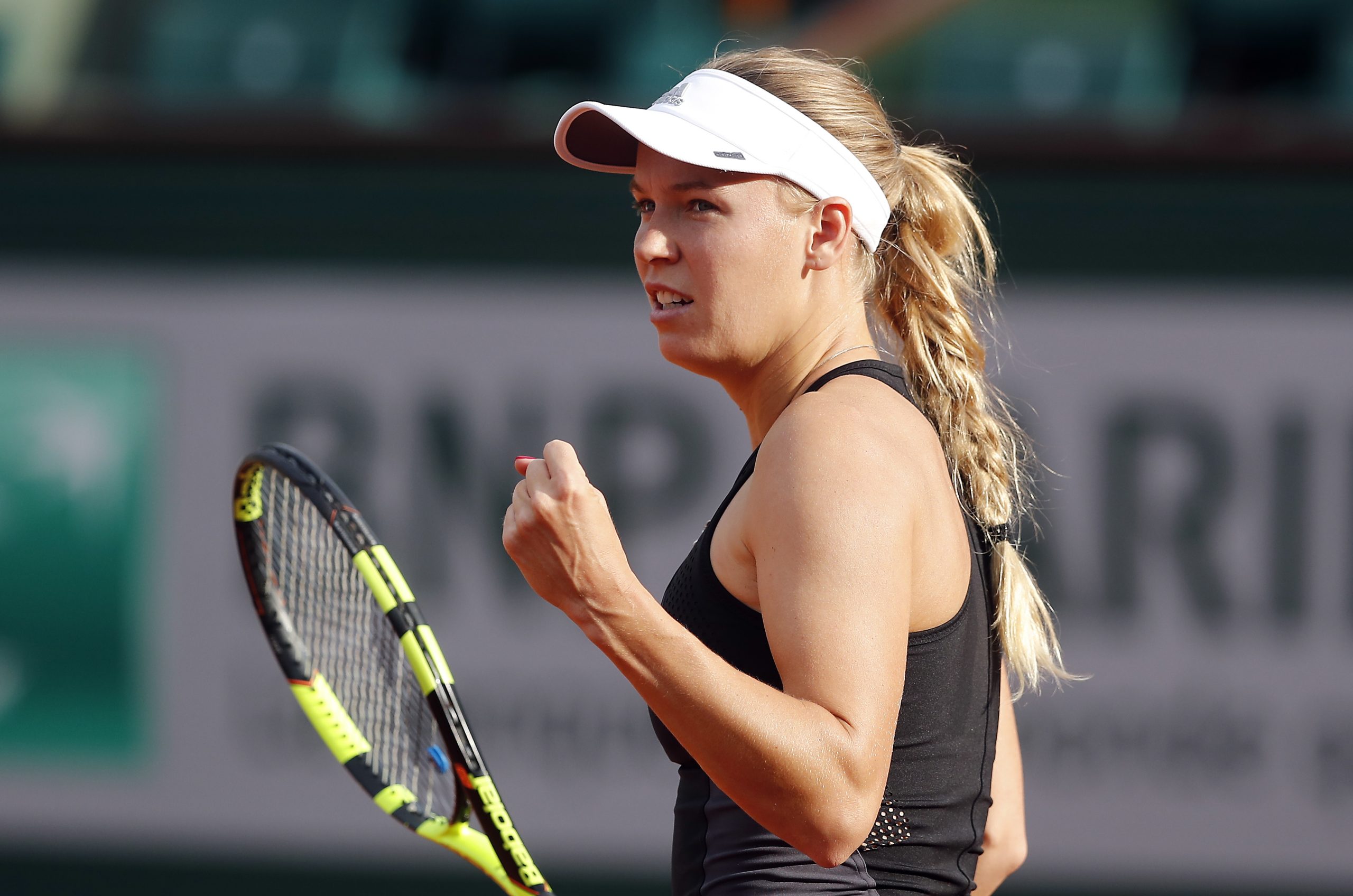 Caroline Wozniacki segue sem dificuldades para a terceira ronda de Roland Garros
