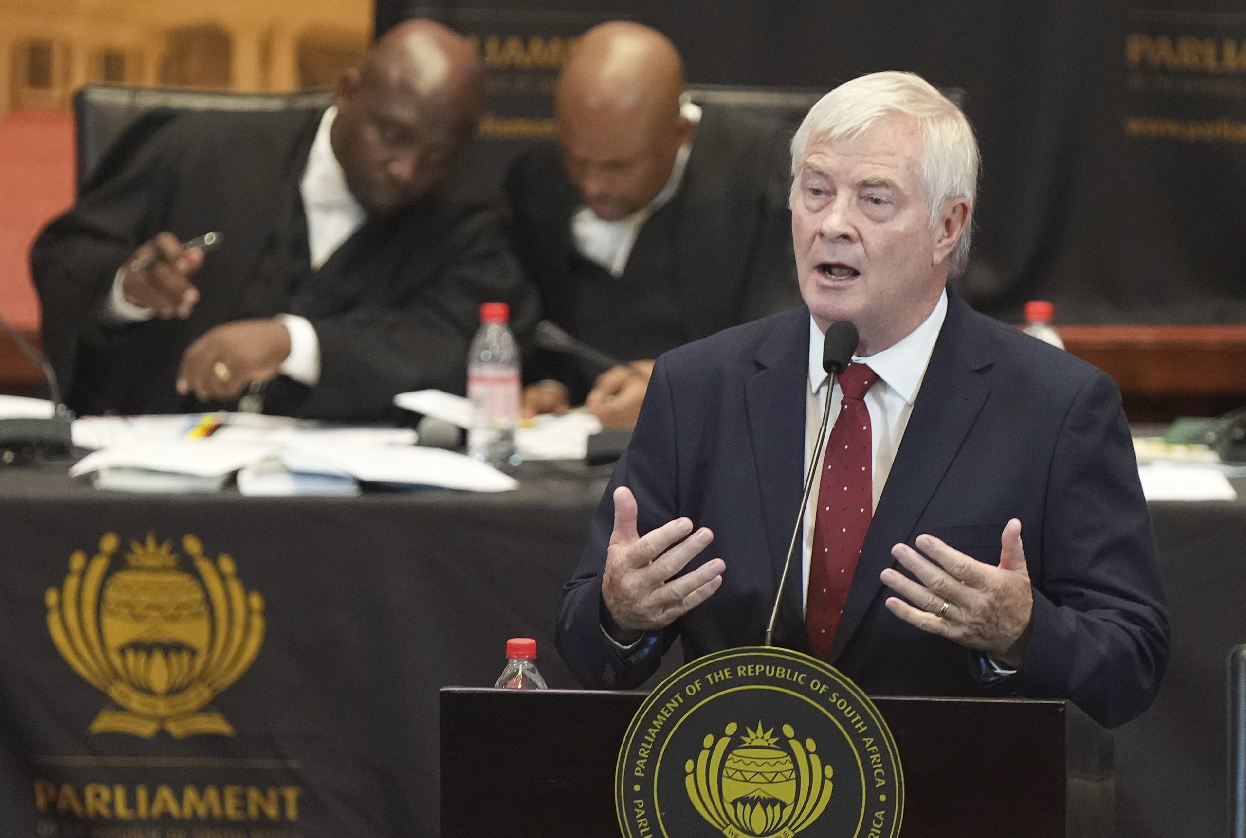 Partidos da oposição pedem destituição do Presidente da África do Sul