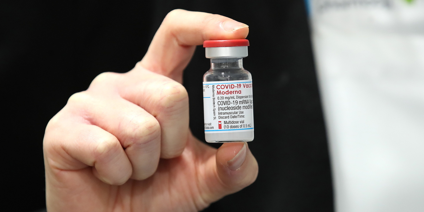 Covid-19: Moderna anuncia intenção de desenvolver vacina específica para a variante Omicron